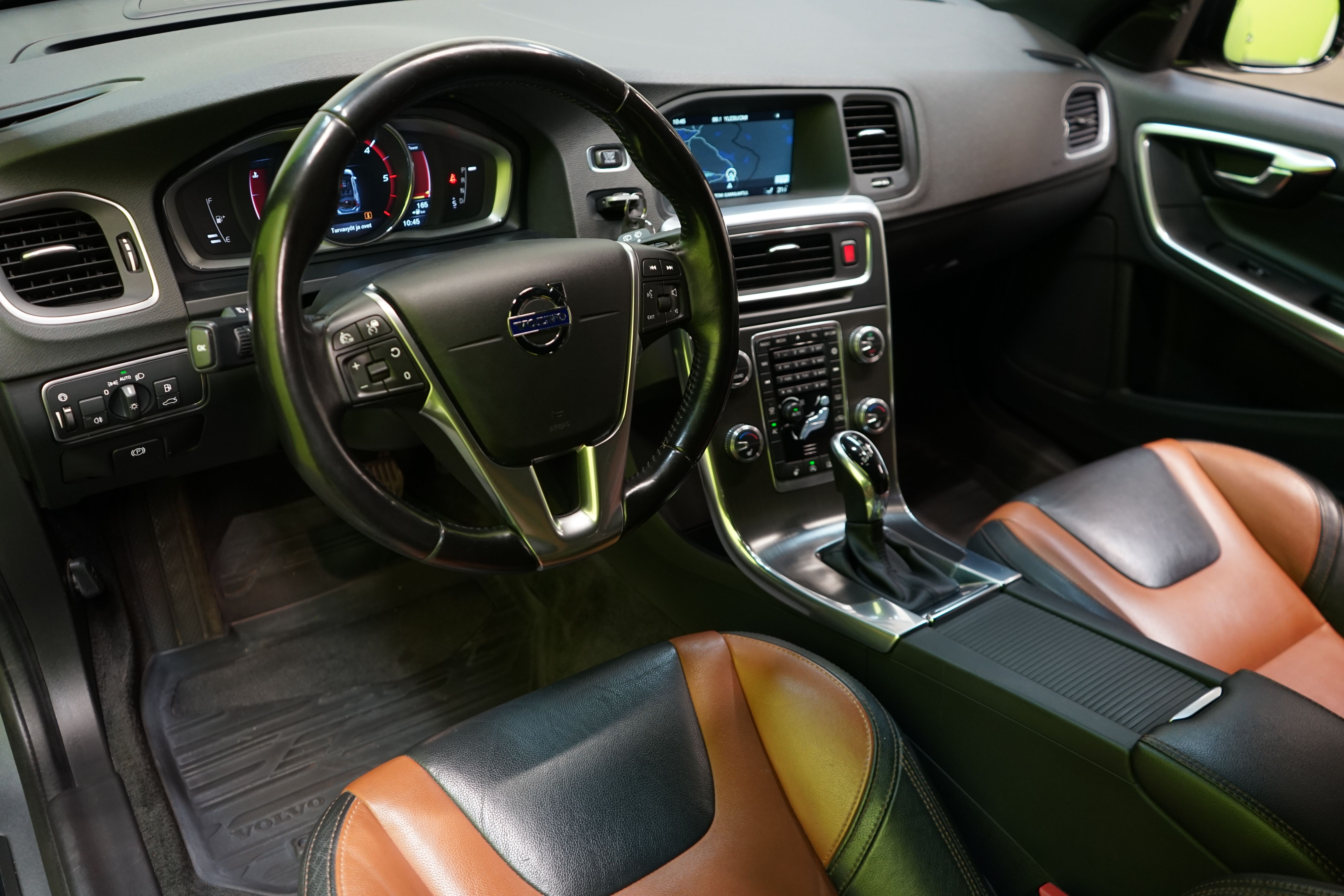 Volvo V60 Cross Country 2016