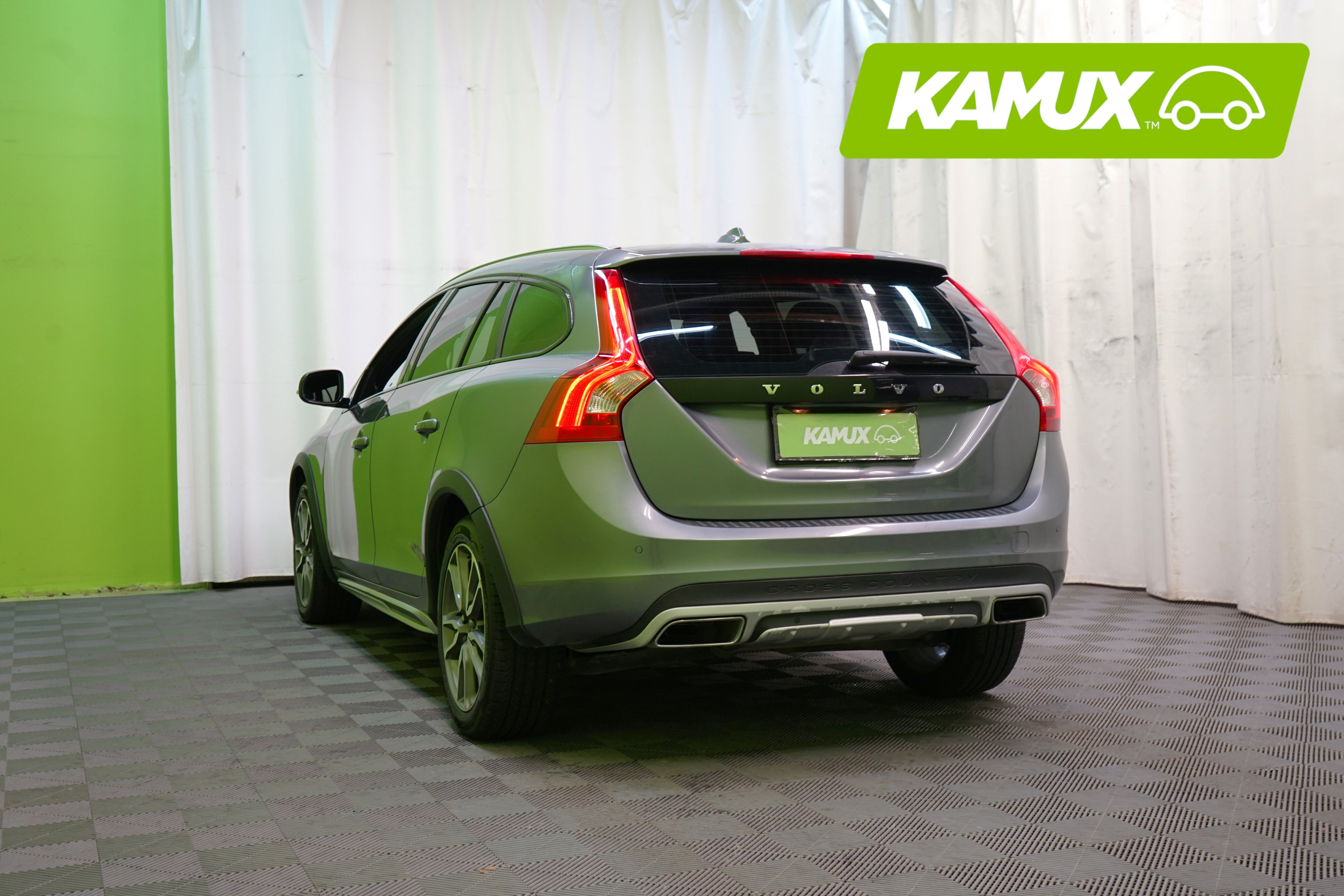 Volvo V60 Cross Country 2016
