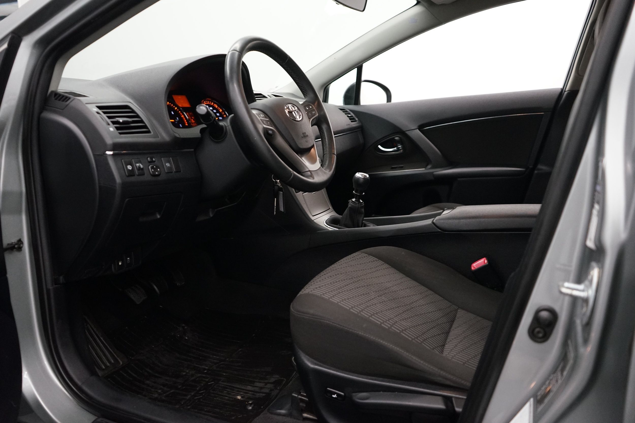 Toyota Avensis 2011