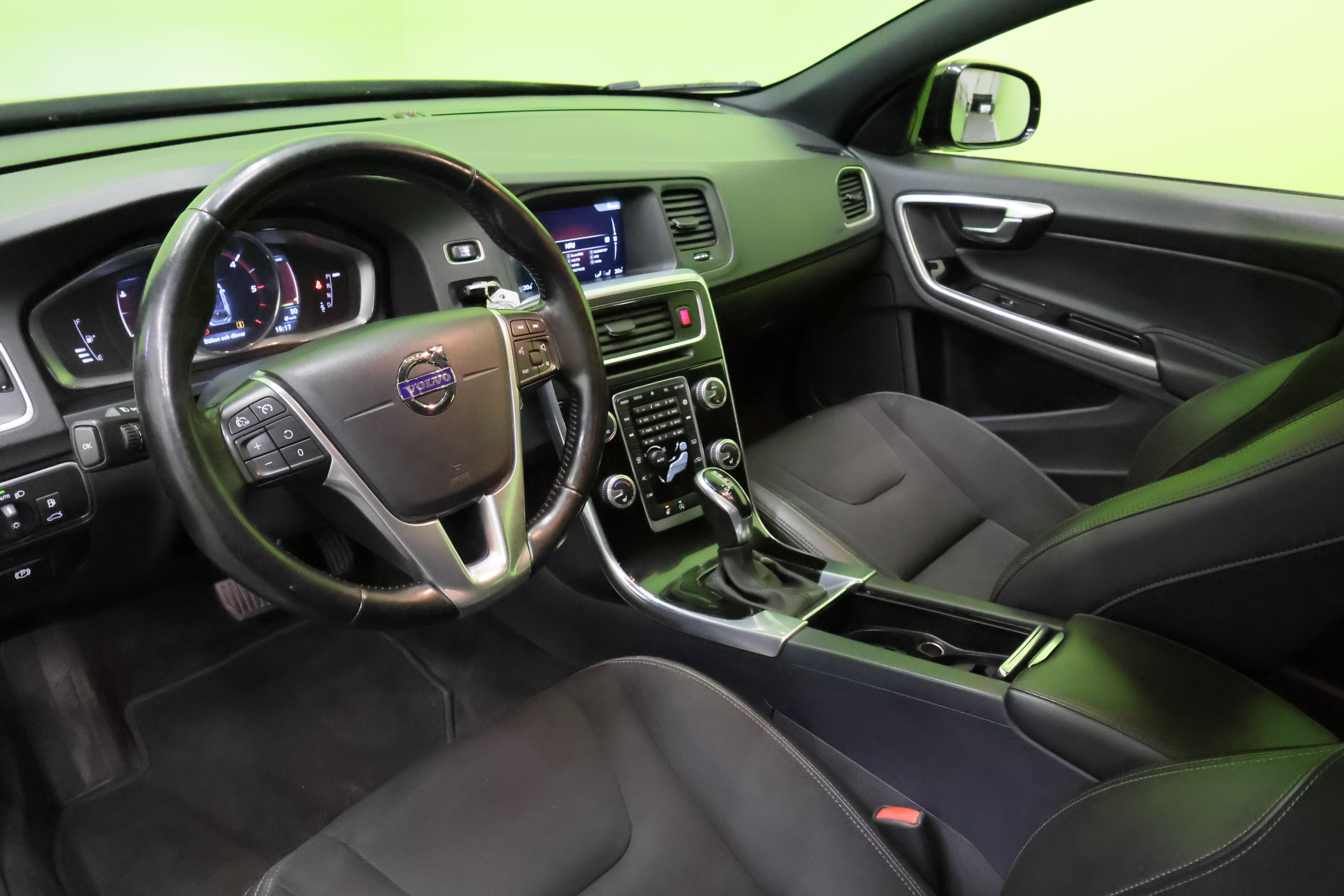 Volvo V60 Cross Country 2016