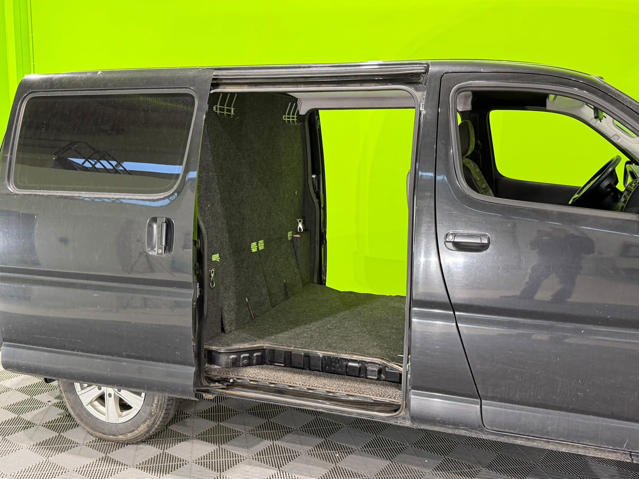 Toyota Hiace 2011