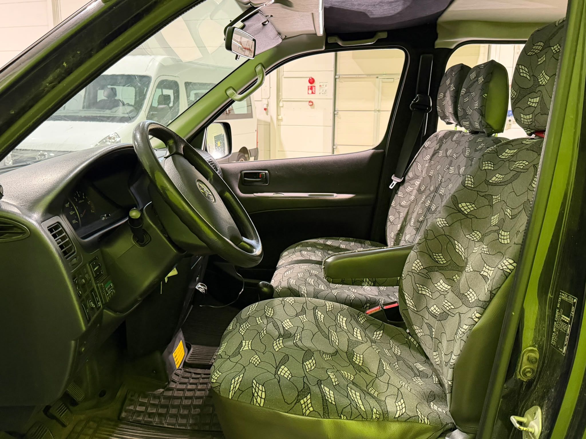 Toyota Hiace 2011