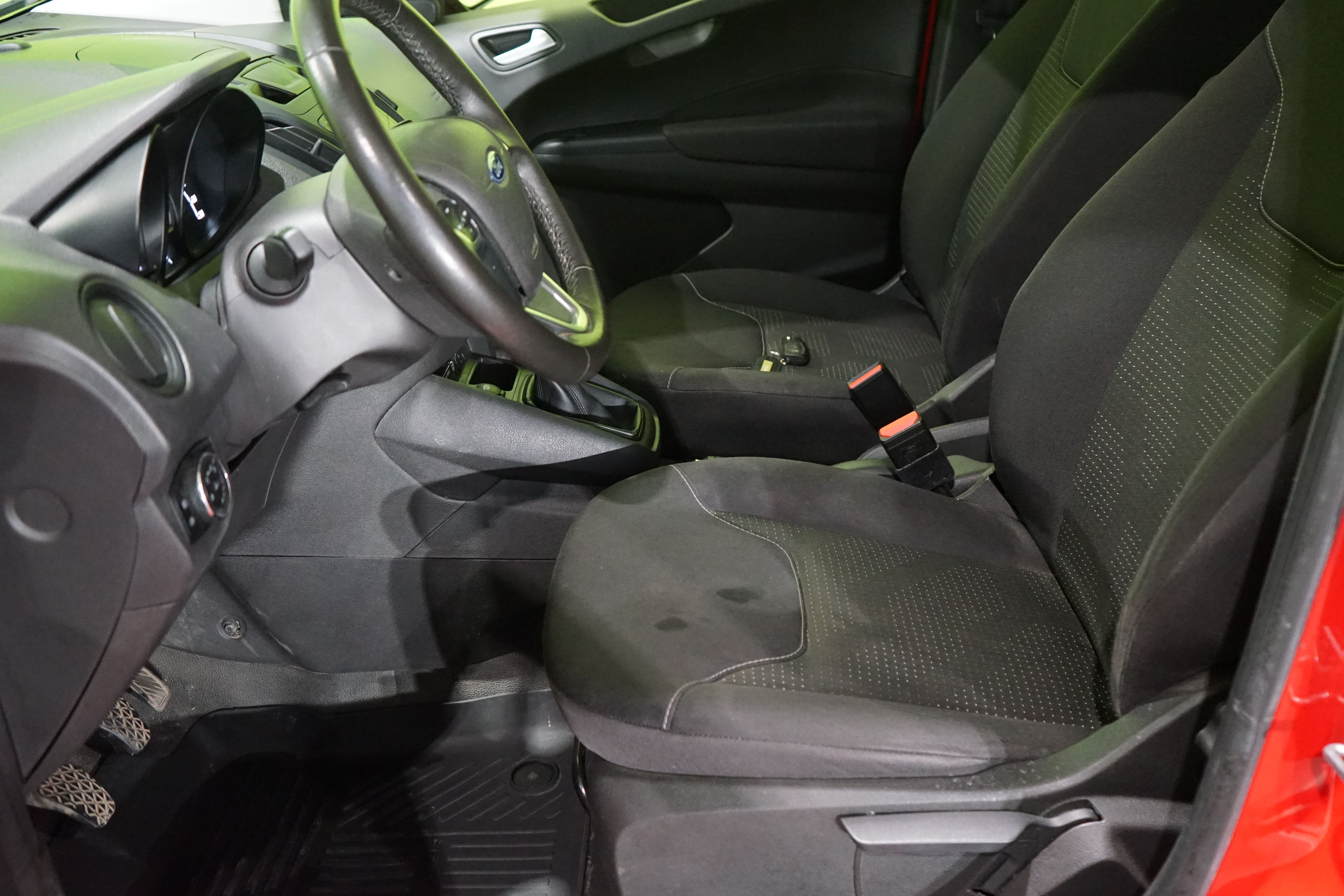 Ford Transit Courier 2021
