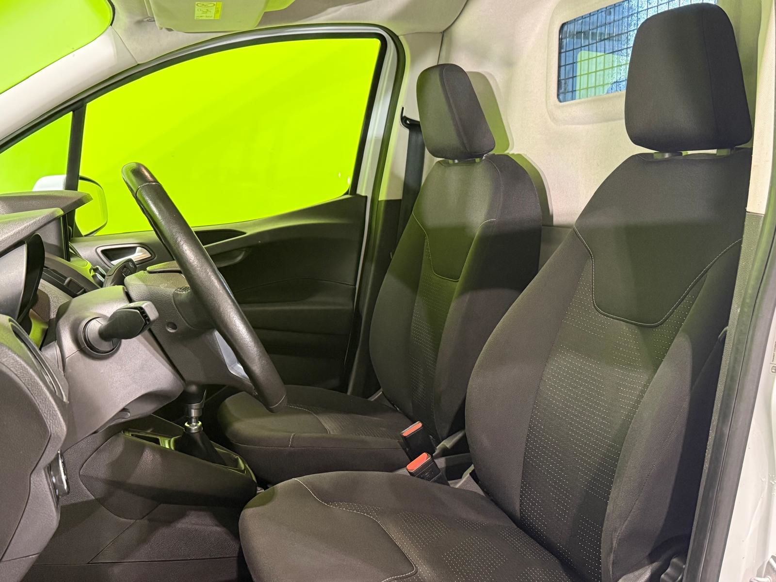 Ford Transit Courier 2021