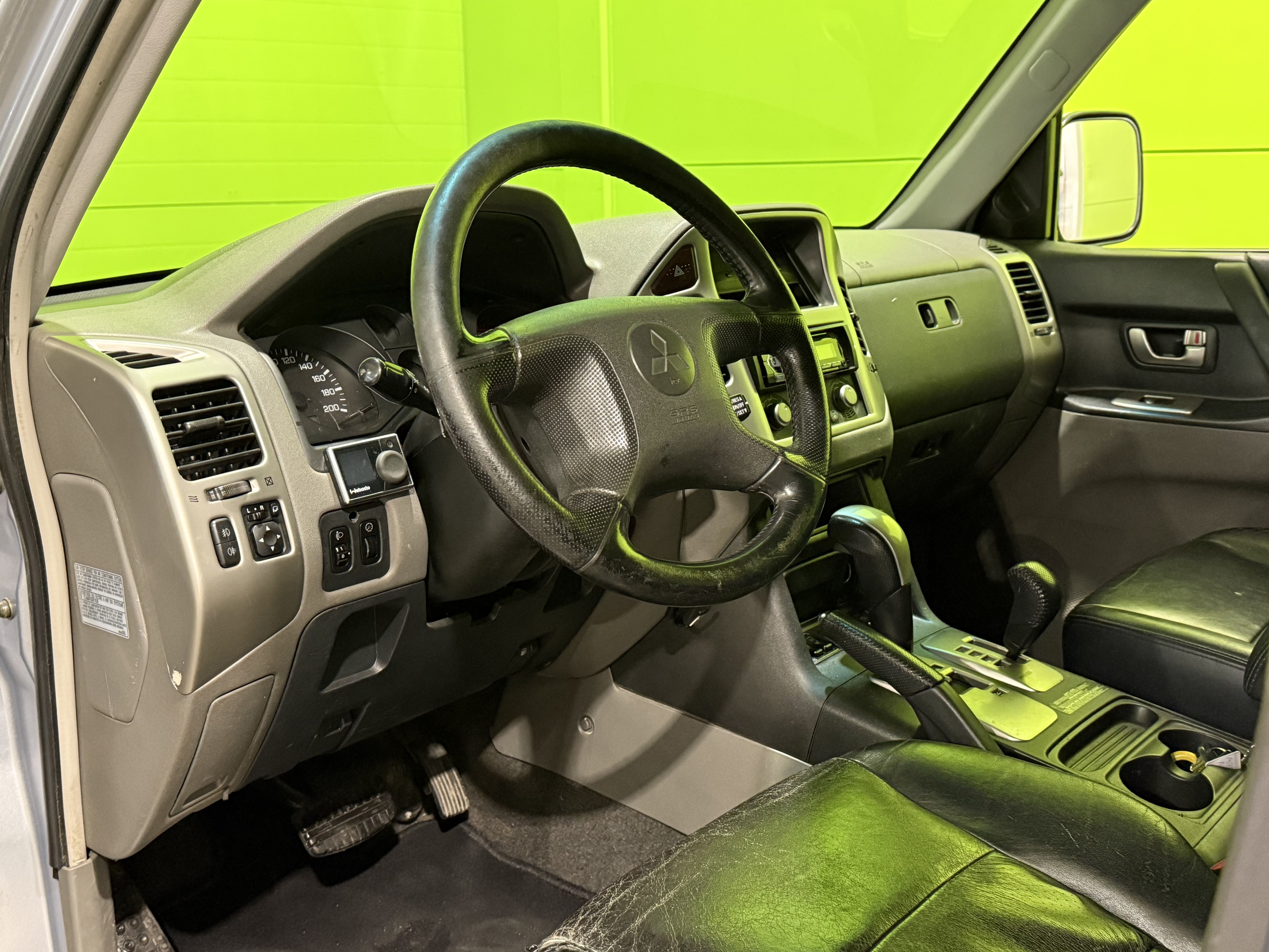 Mitsubishi Pajero 2004