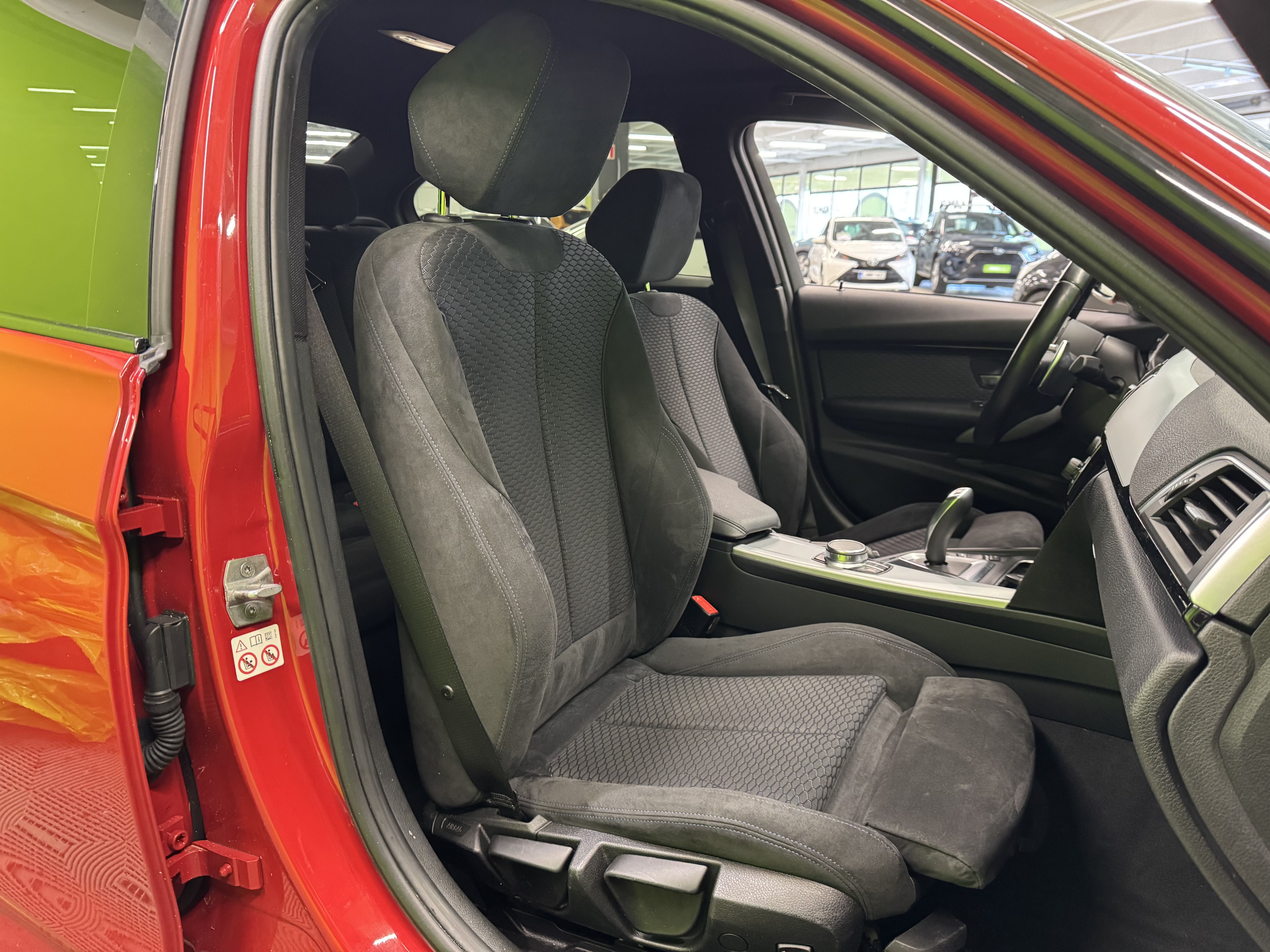 BMW 330 2018