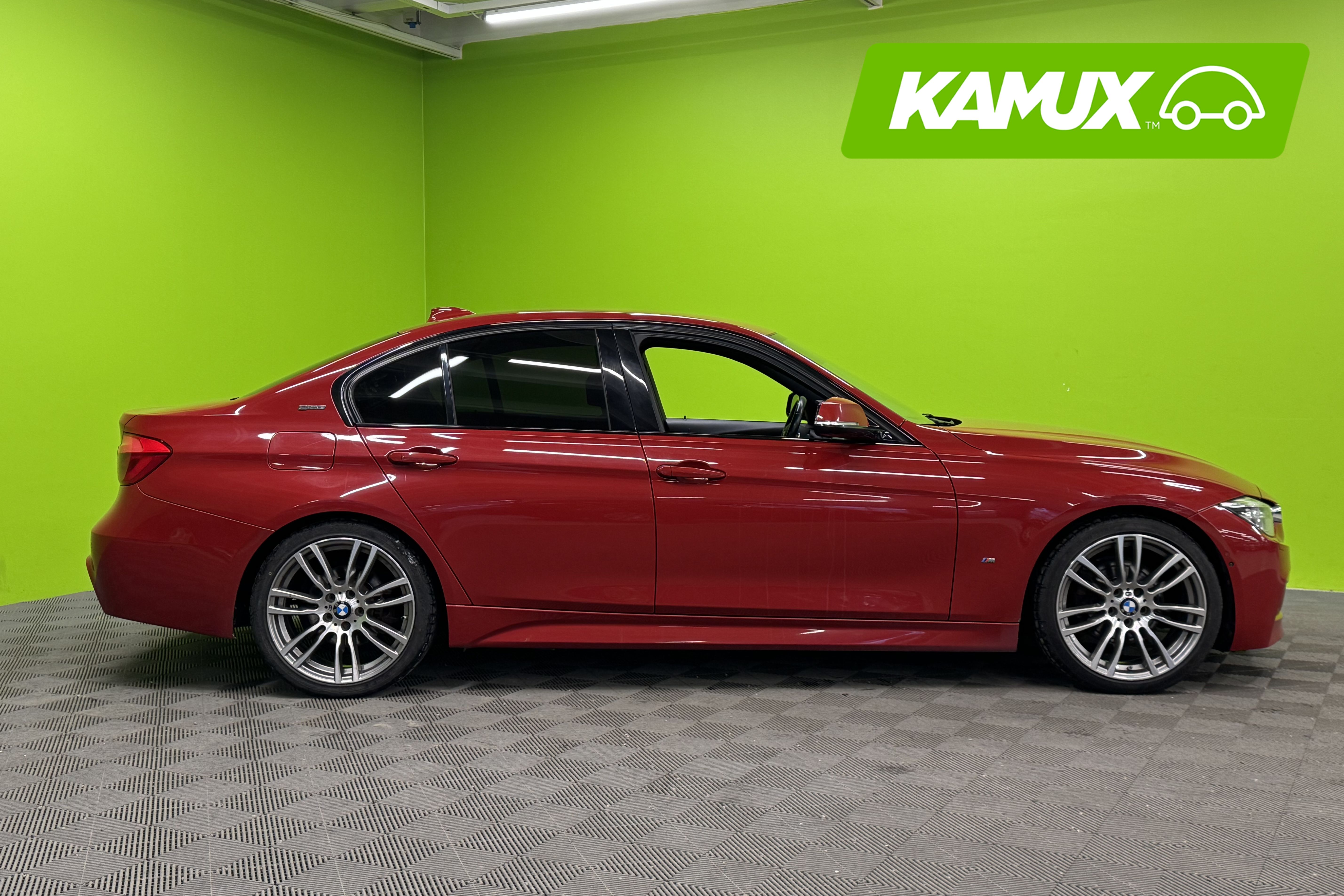 BMW 330 2018