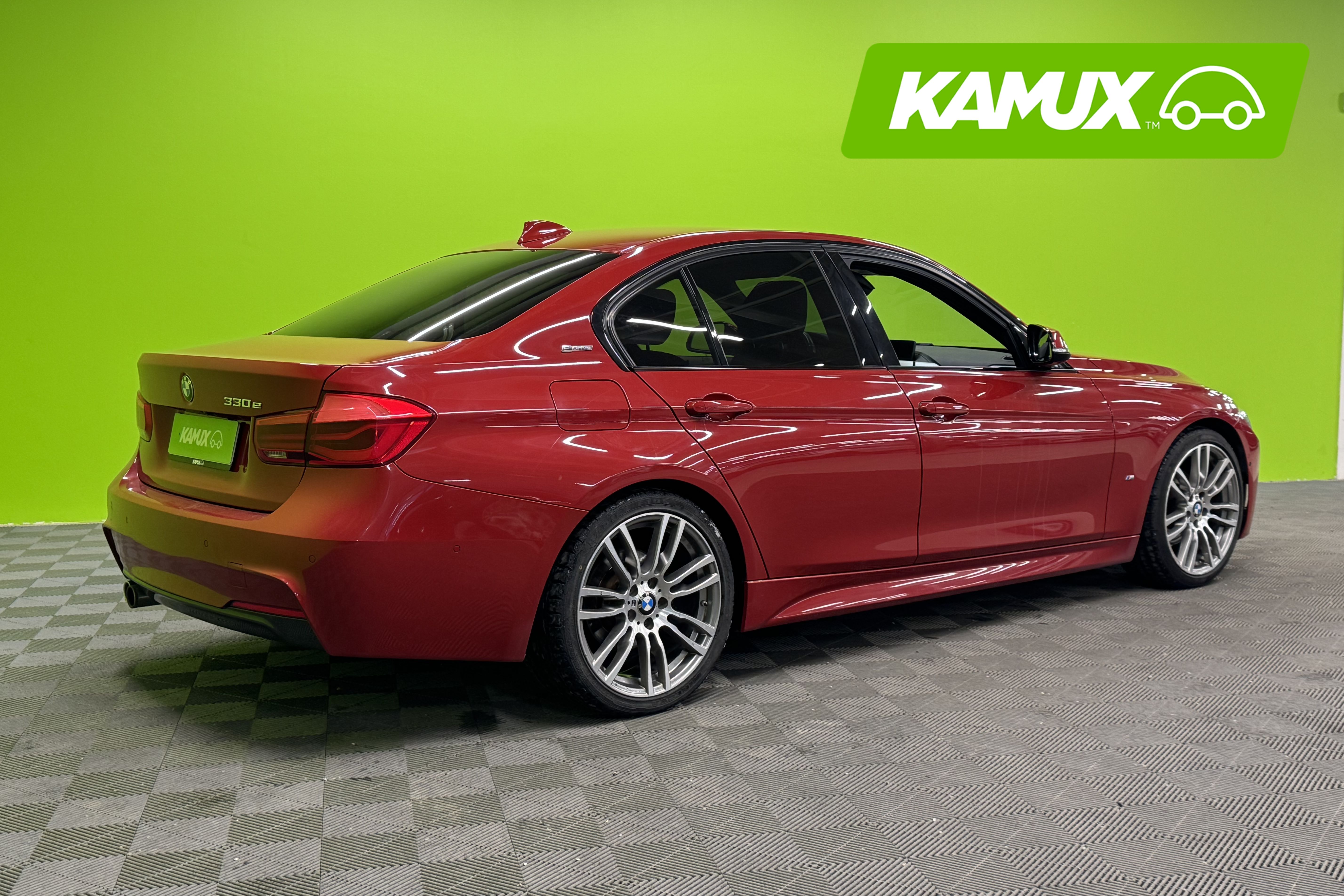 BMW 330 2018