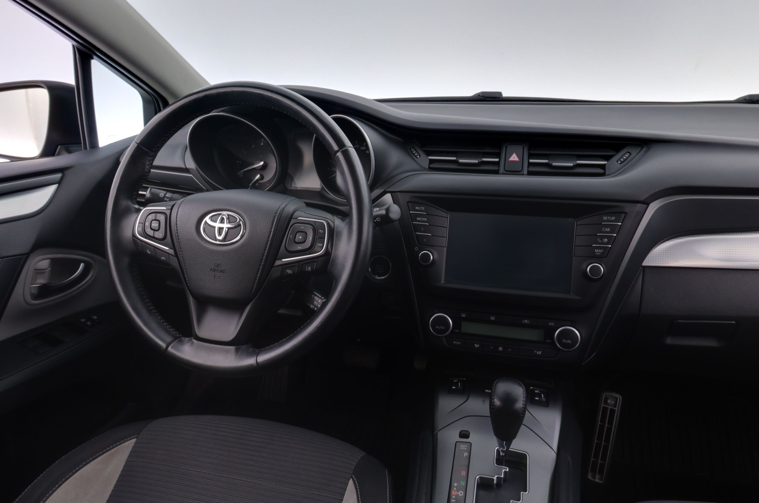 Toyota Avensis 2015