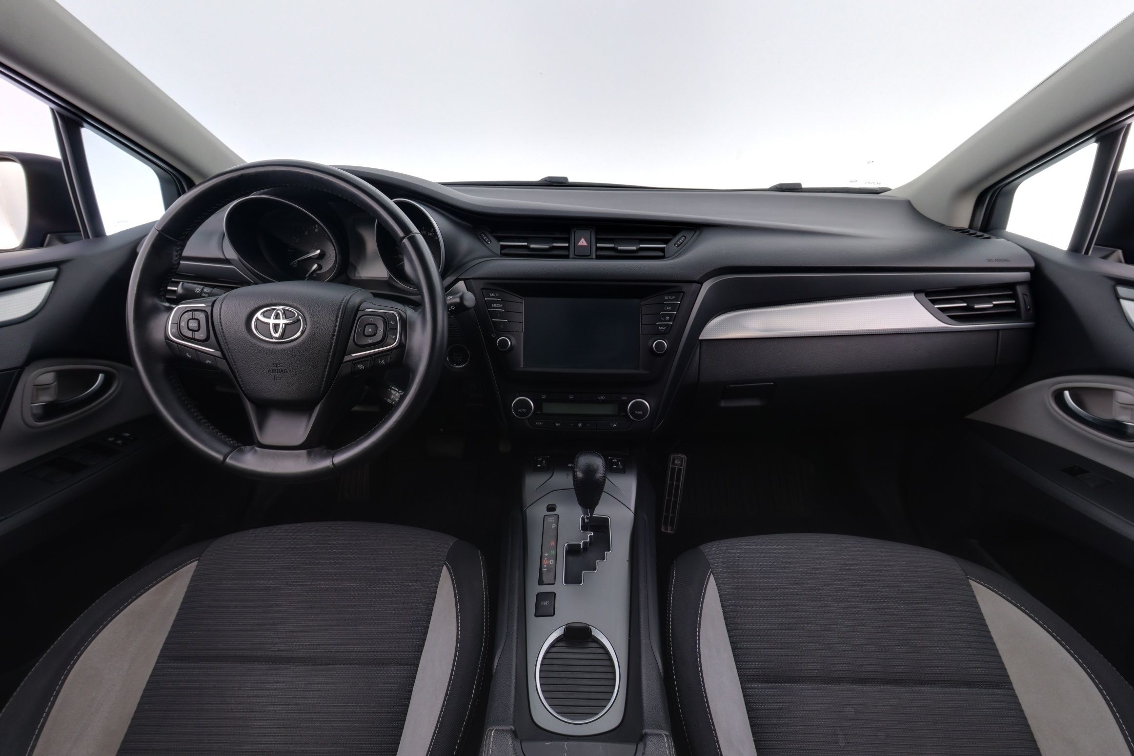 Toyota Avensis 2015