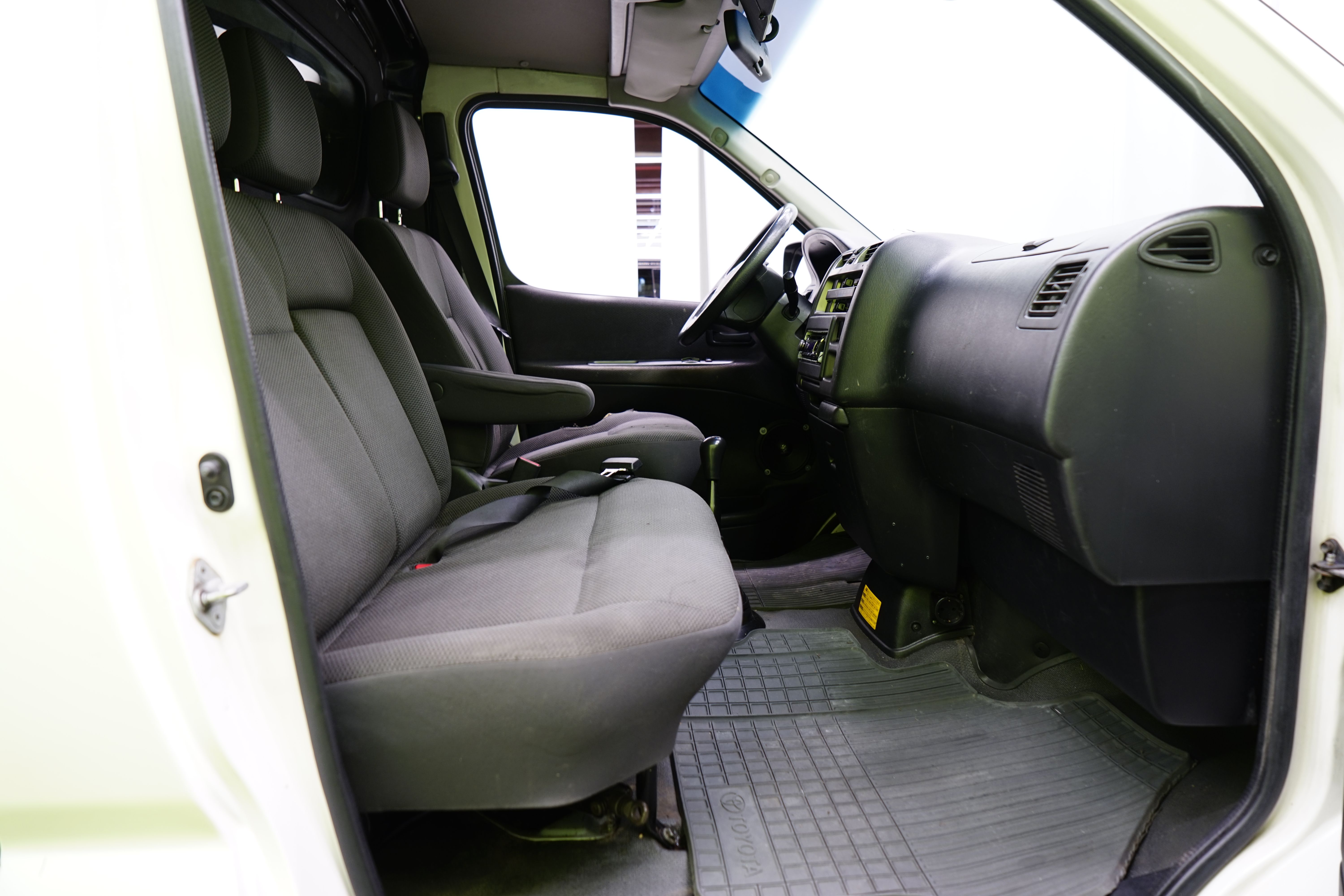 Toyota Hiace 2011
