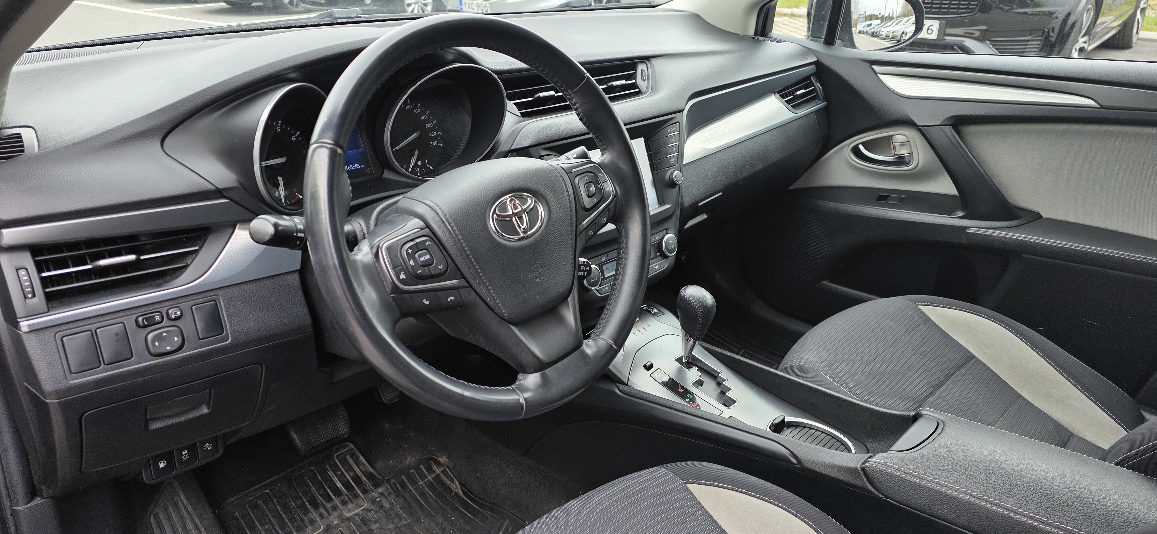 Toyota Avensis 2017