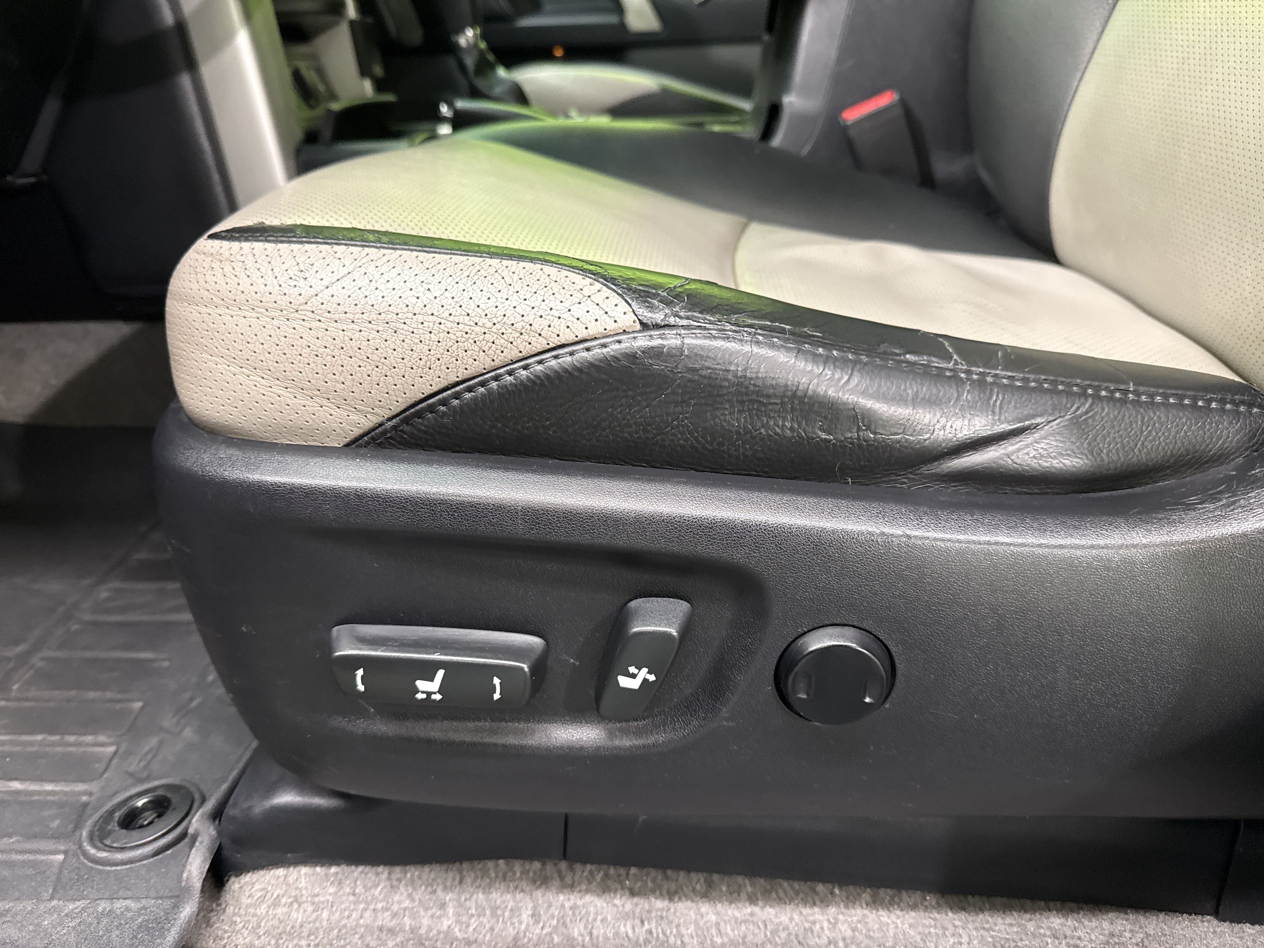 Toyota Land Cruiser 2011