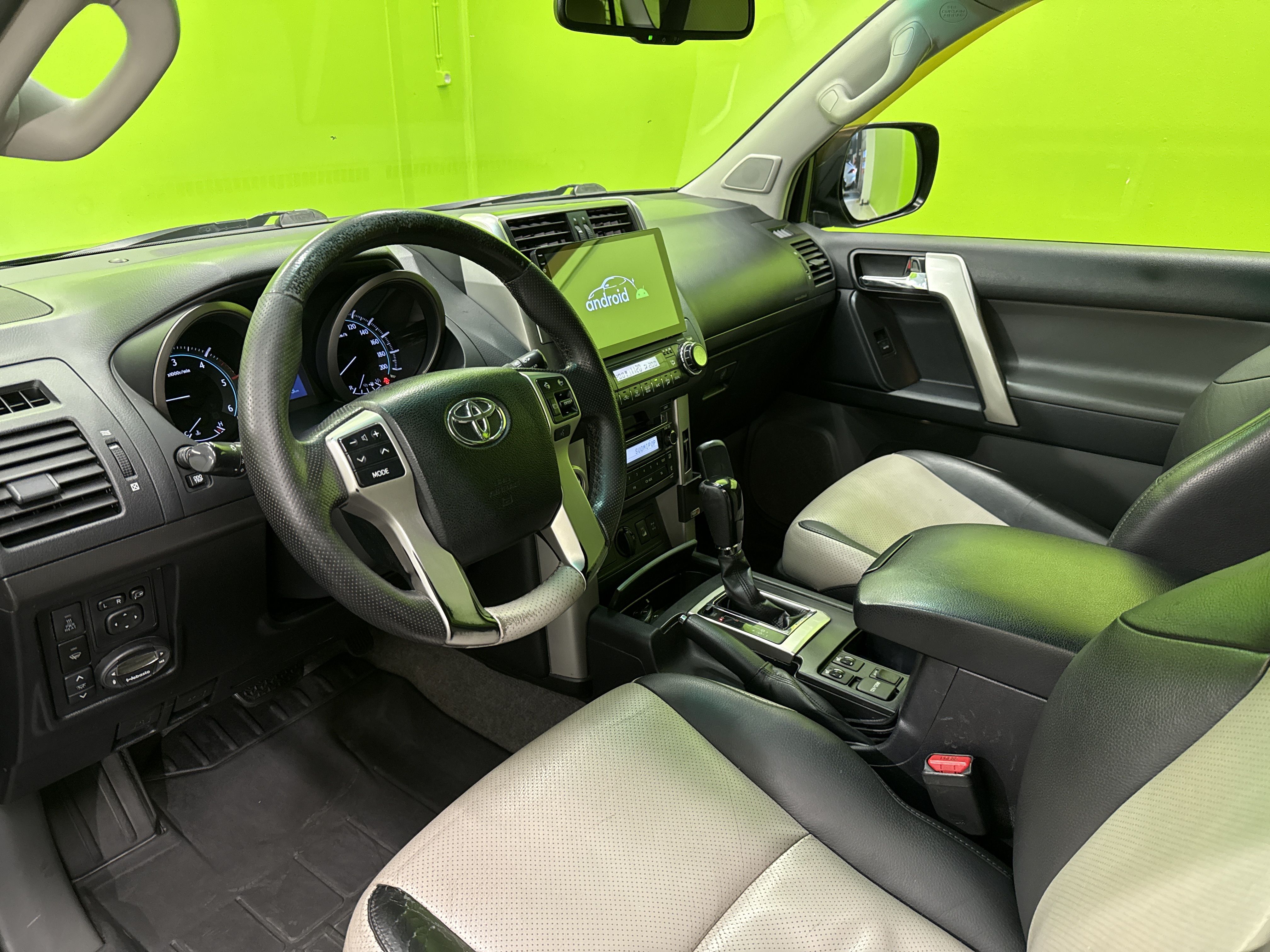 Toyota Land Cruiser 2011