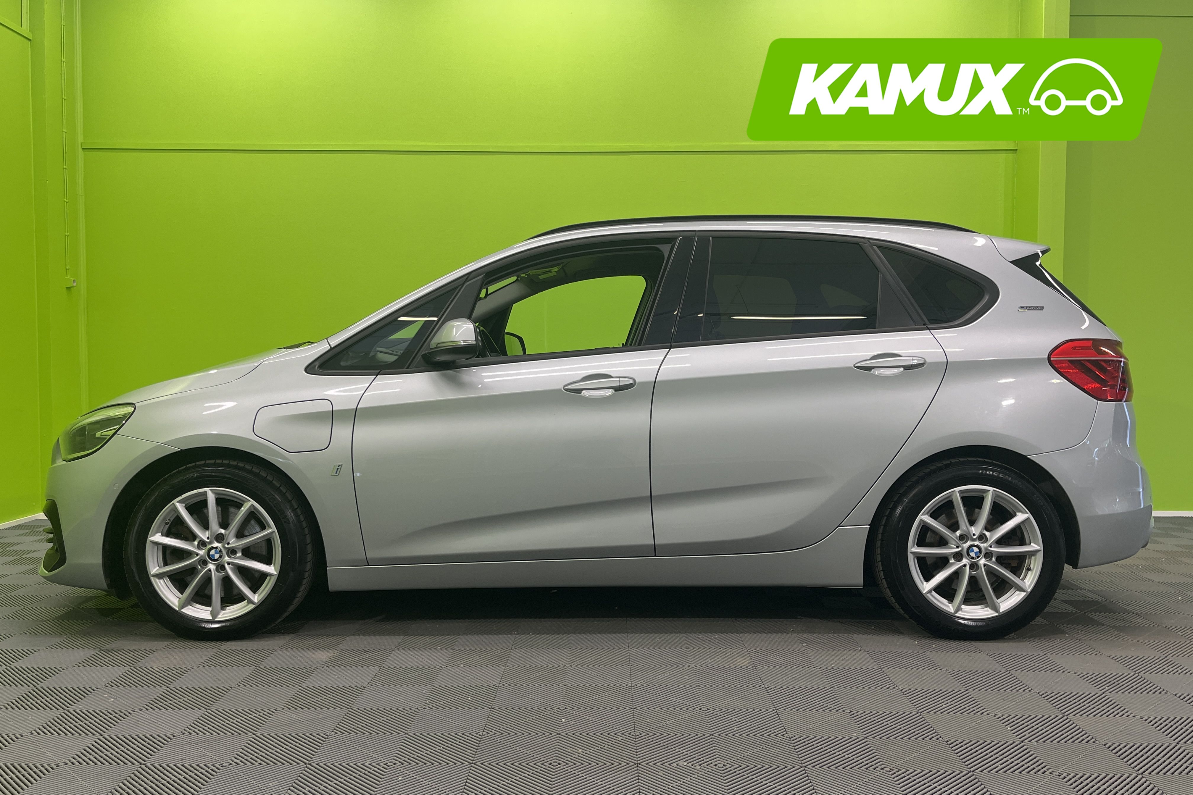 BMW 225 2019