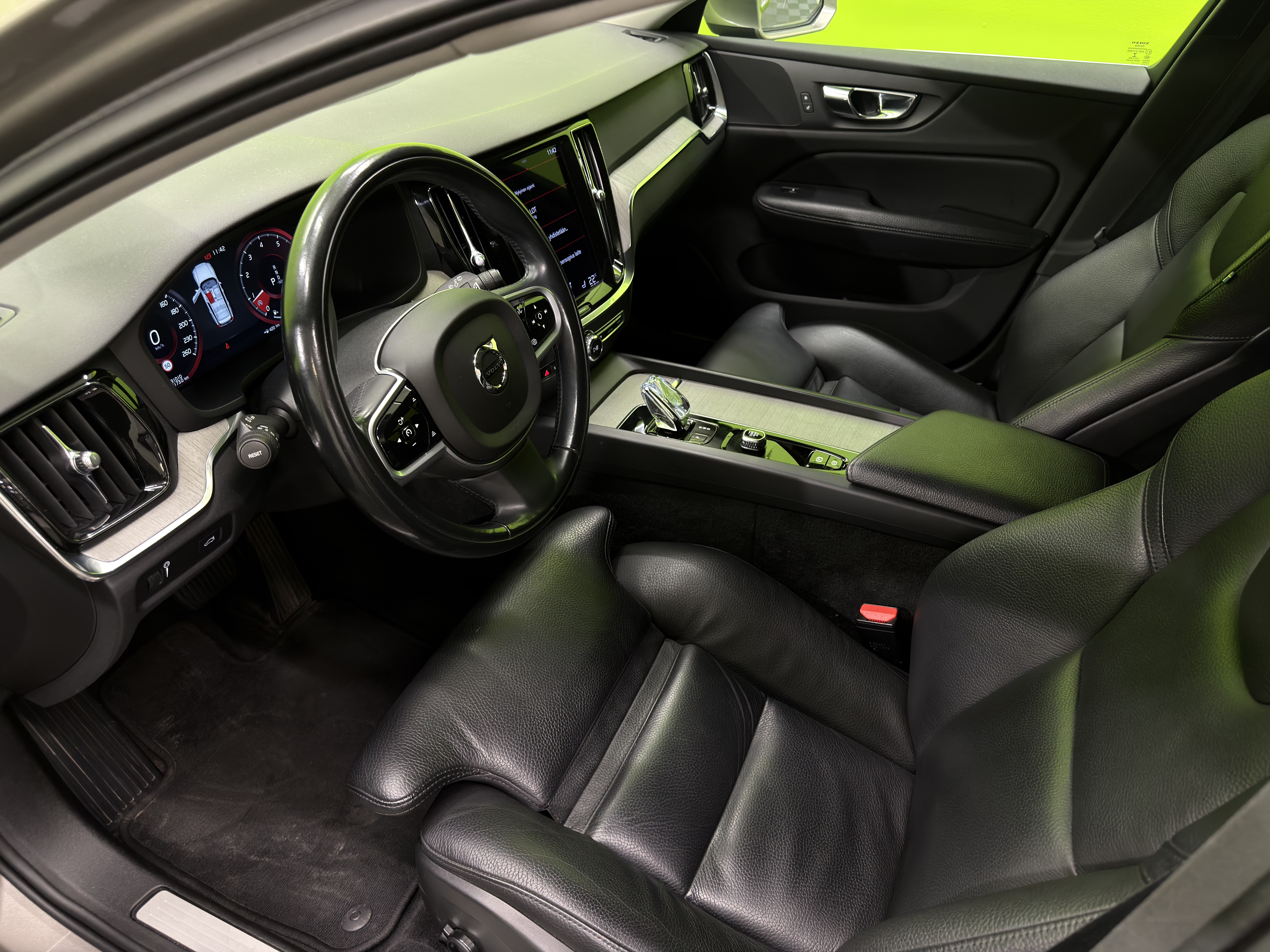 Volvo V60 2022