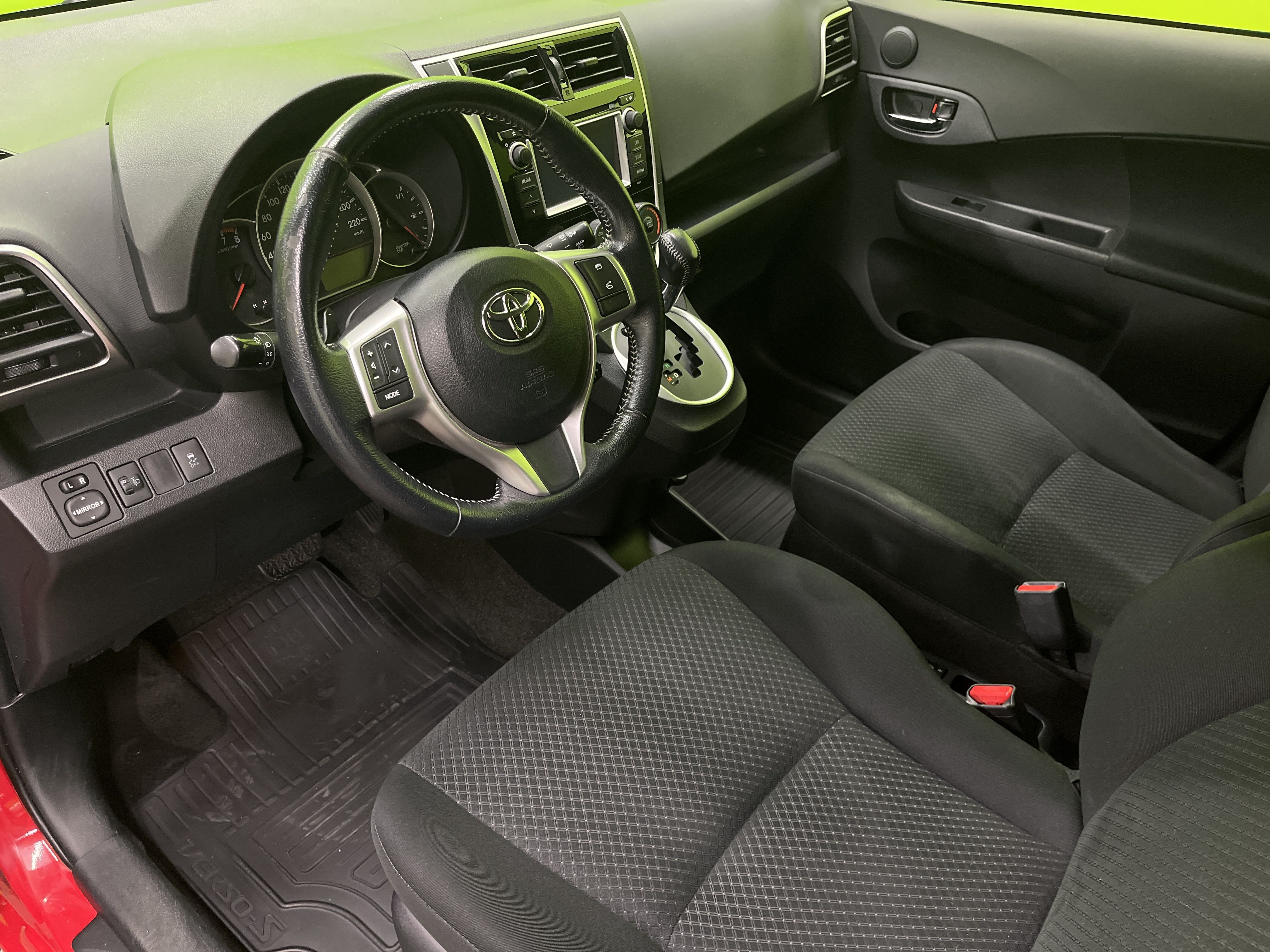 Toyota Verso-S 2014