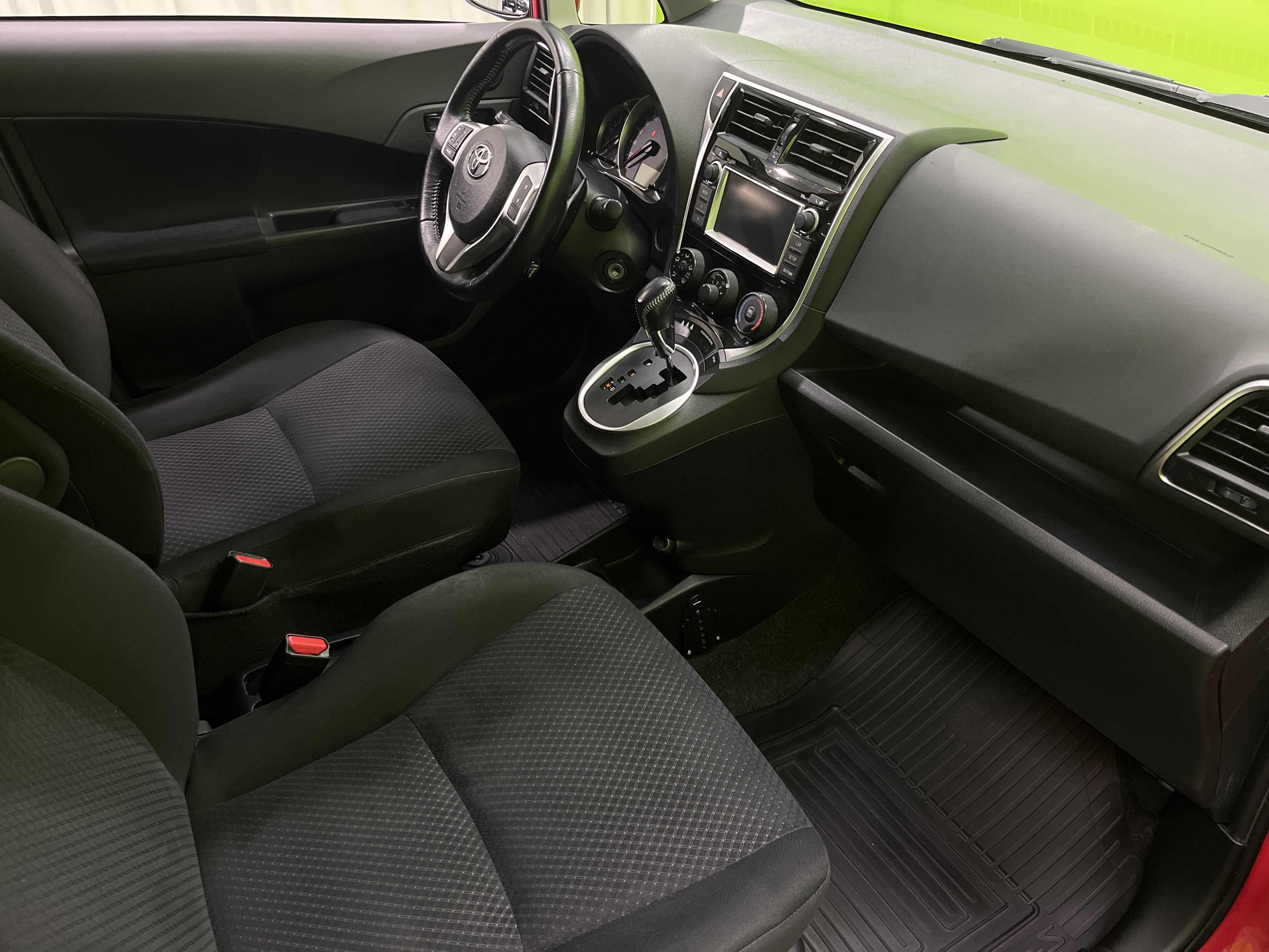 Toyota Verso-S 2014