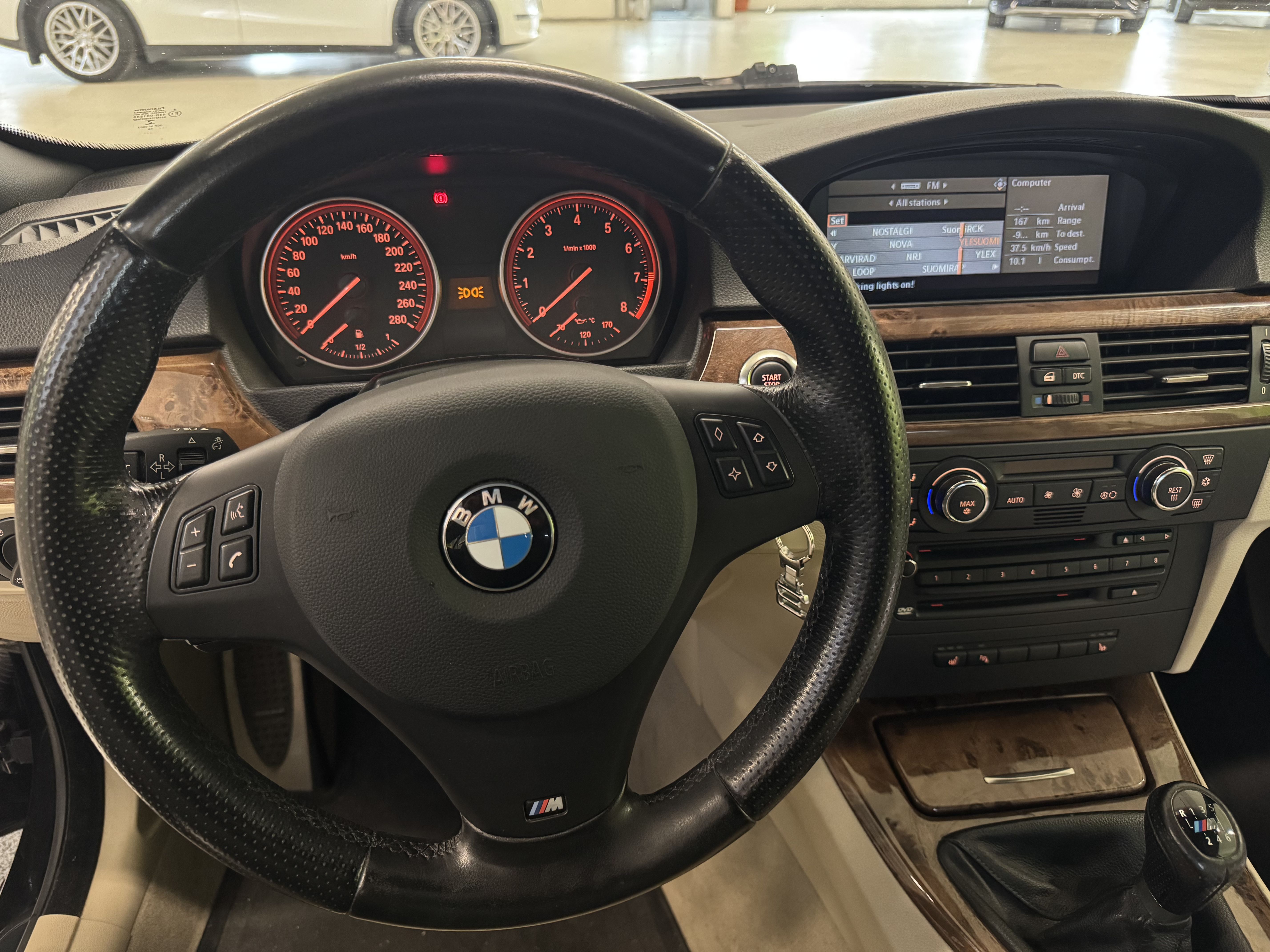 BMW 330 2008