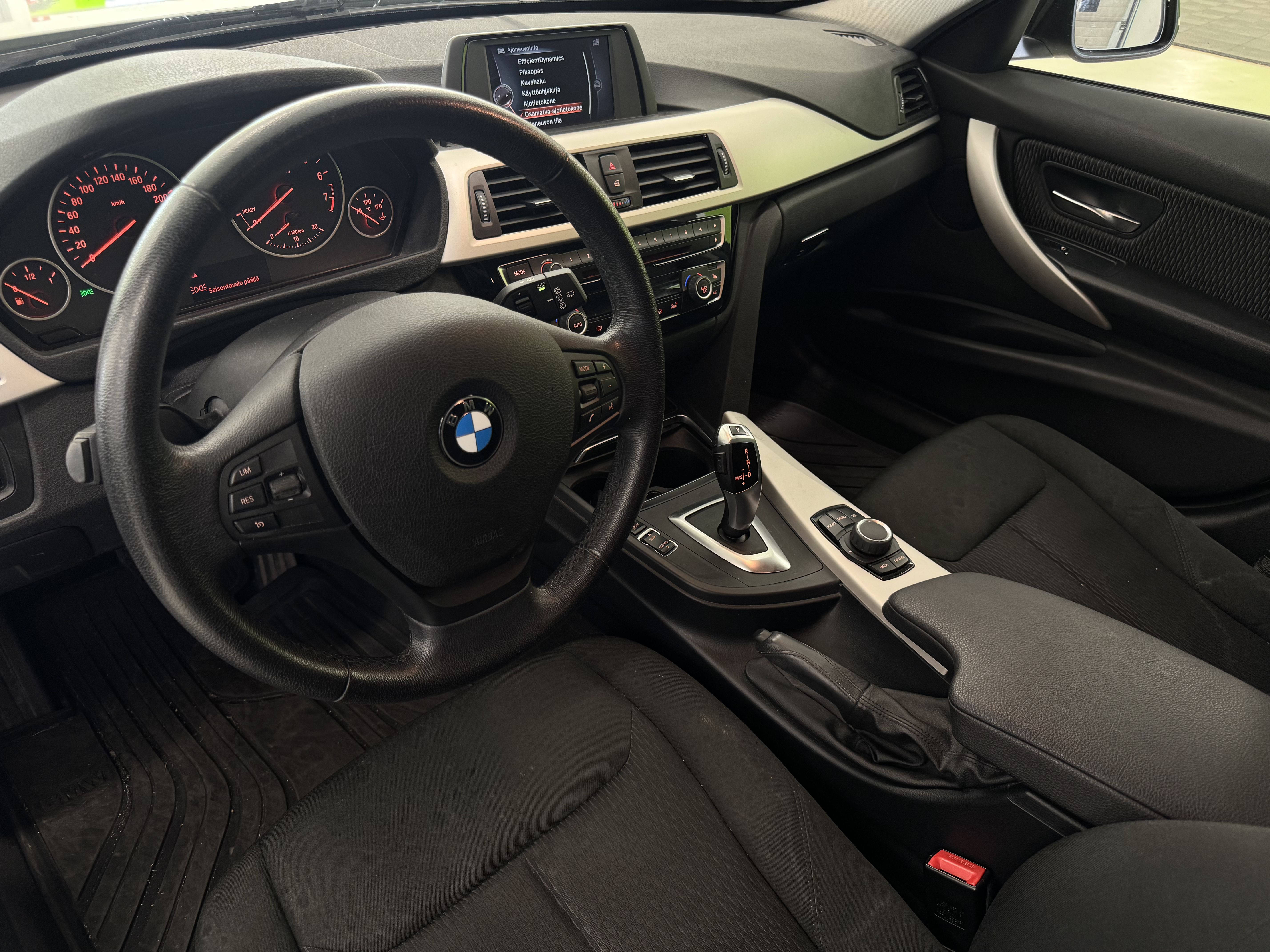 BMW 318 2017