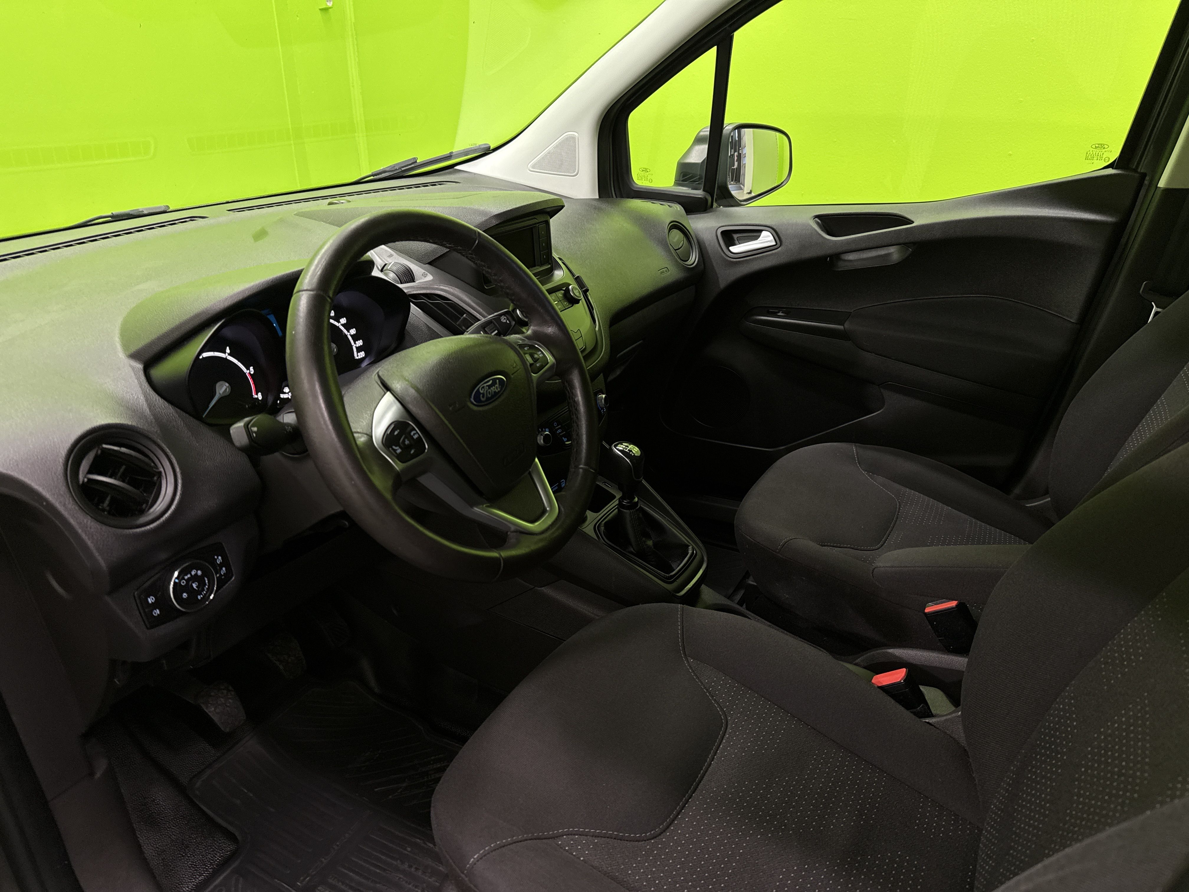 Ford Transit Courier 2021