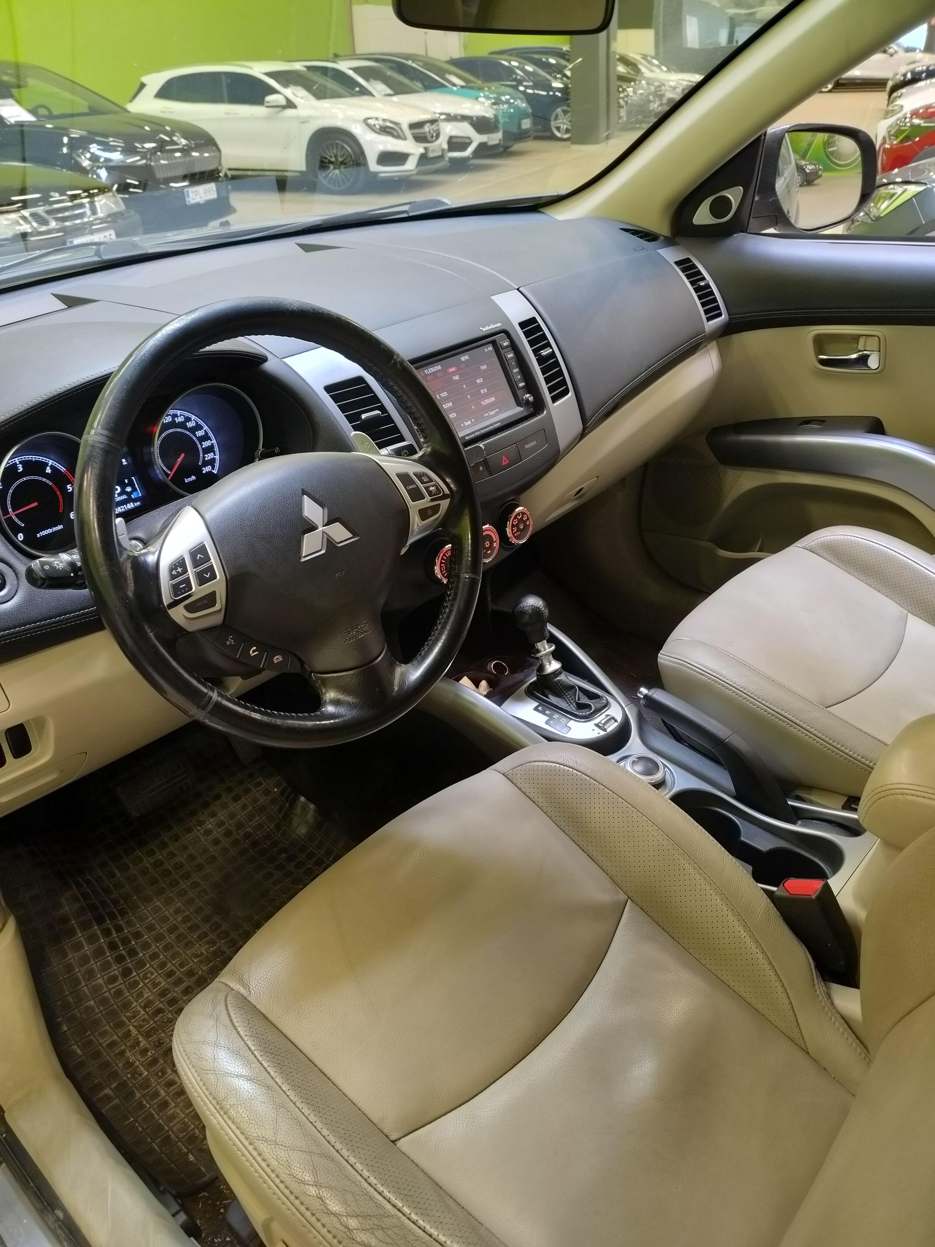 Mitsubishi Outlander 2012