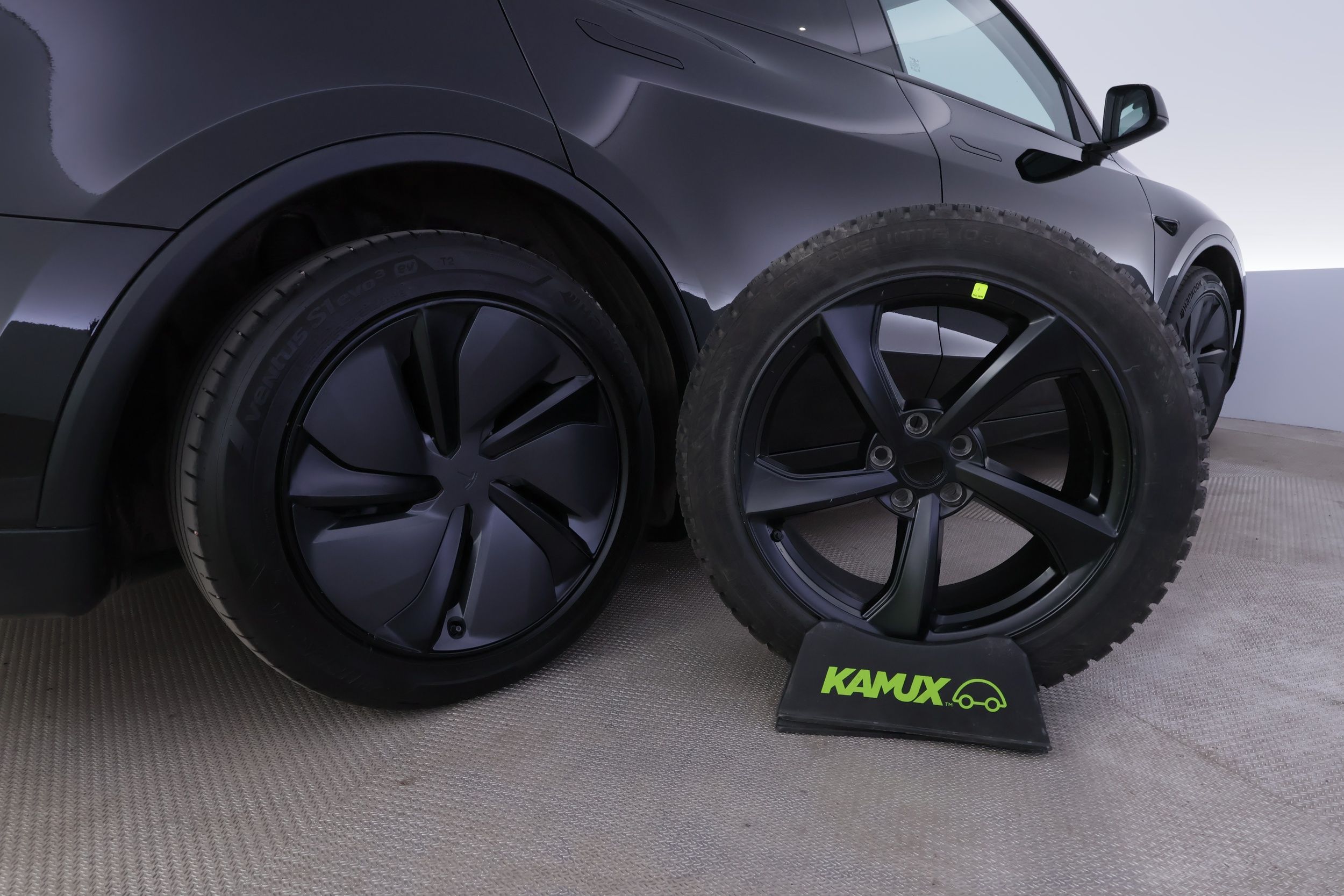 Tesla Model Y 2025