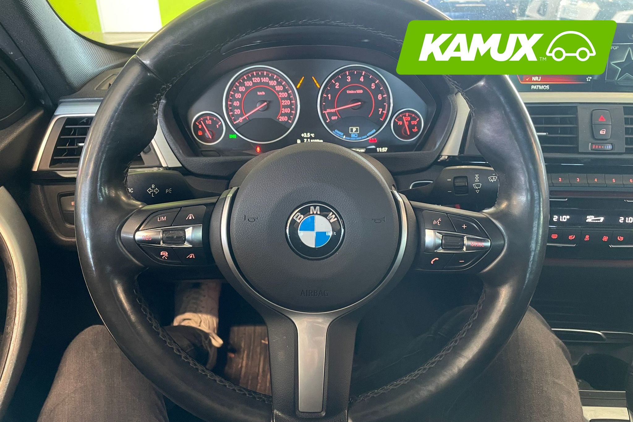 BMW 330 2016