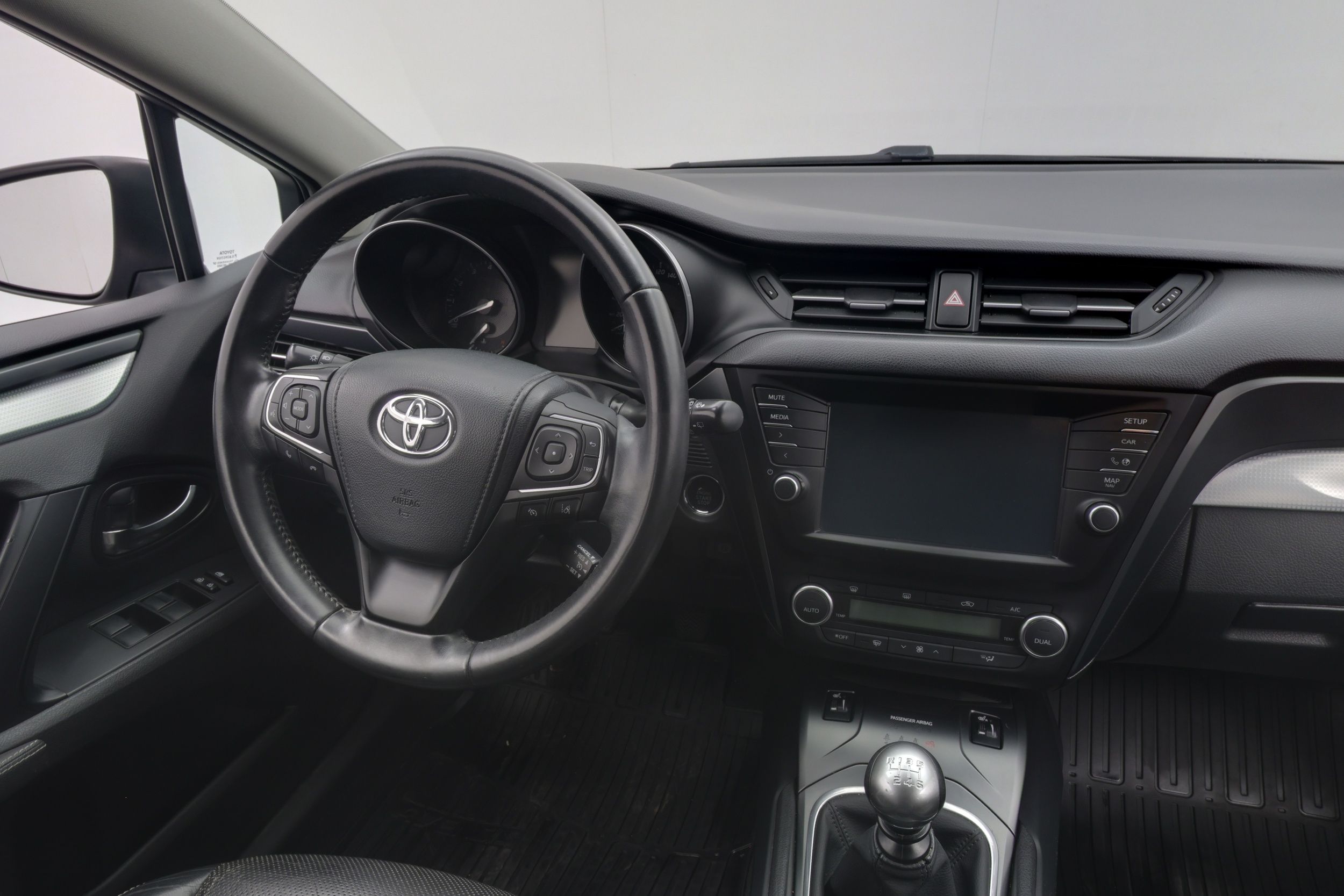 Toyota Avensis 2016