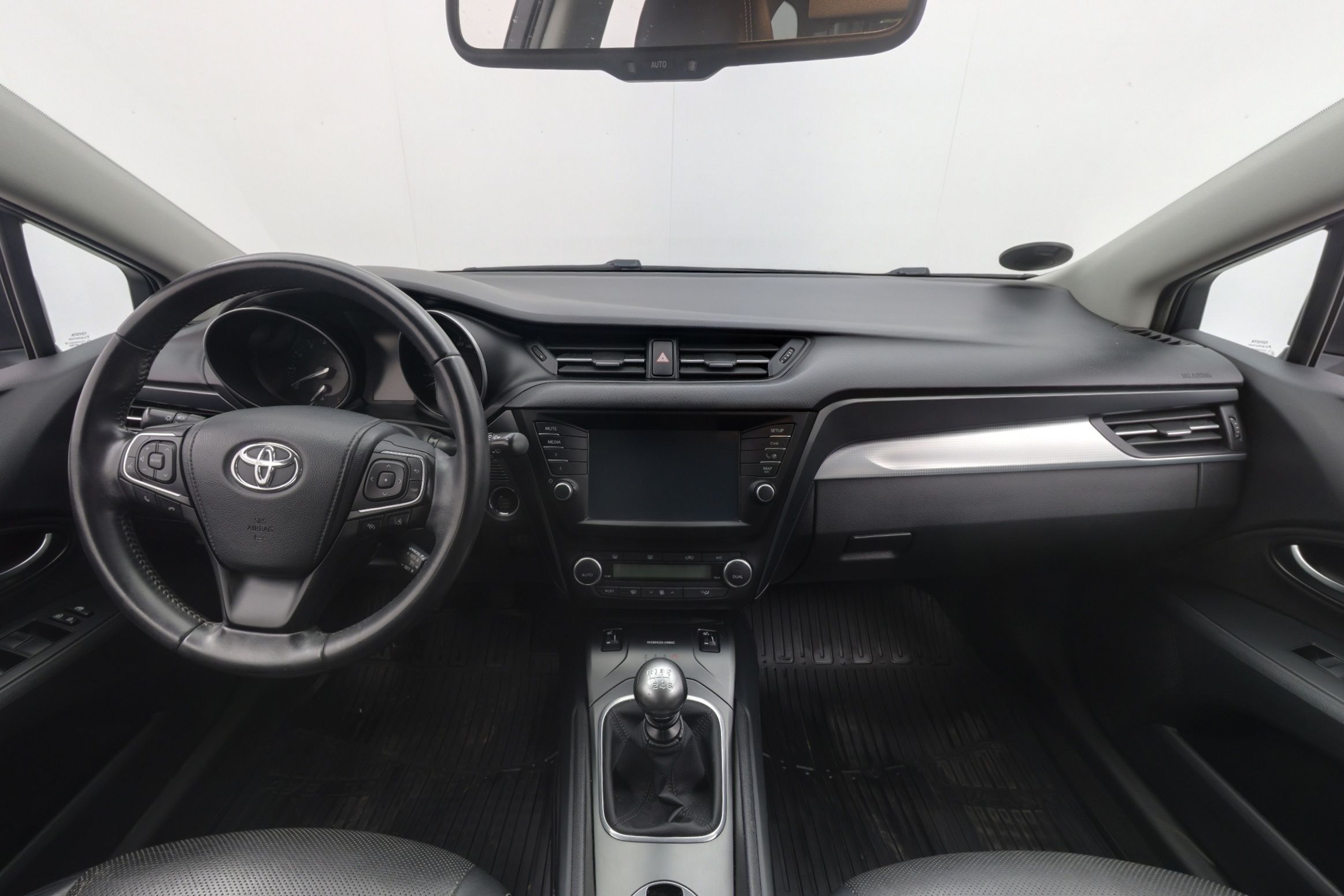 Toyota Avensis 2016