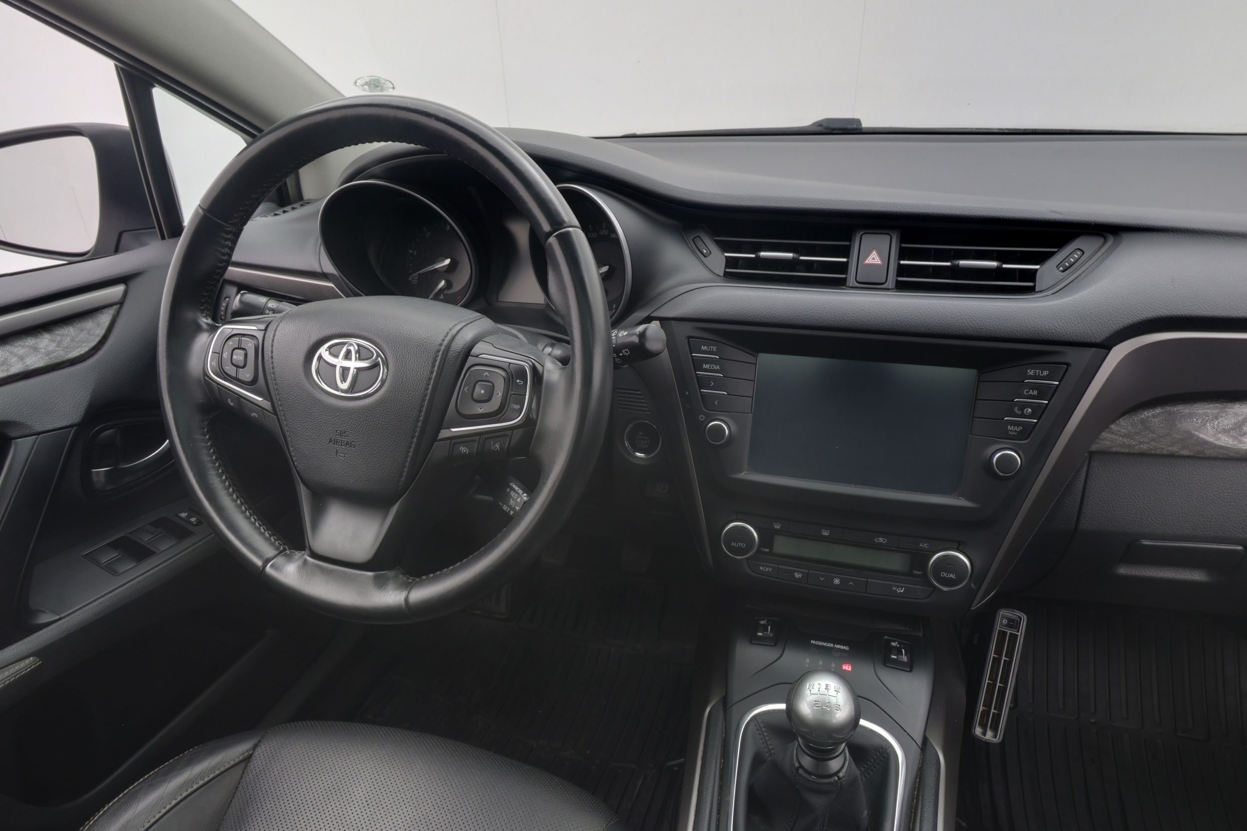Toyota Avensis 2016