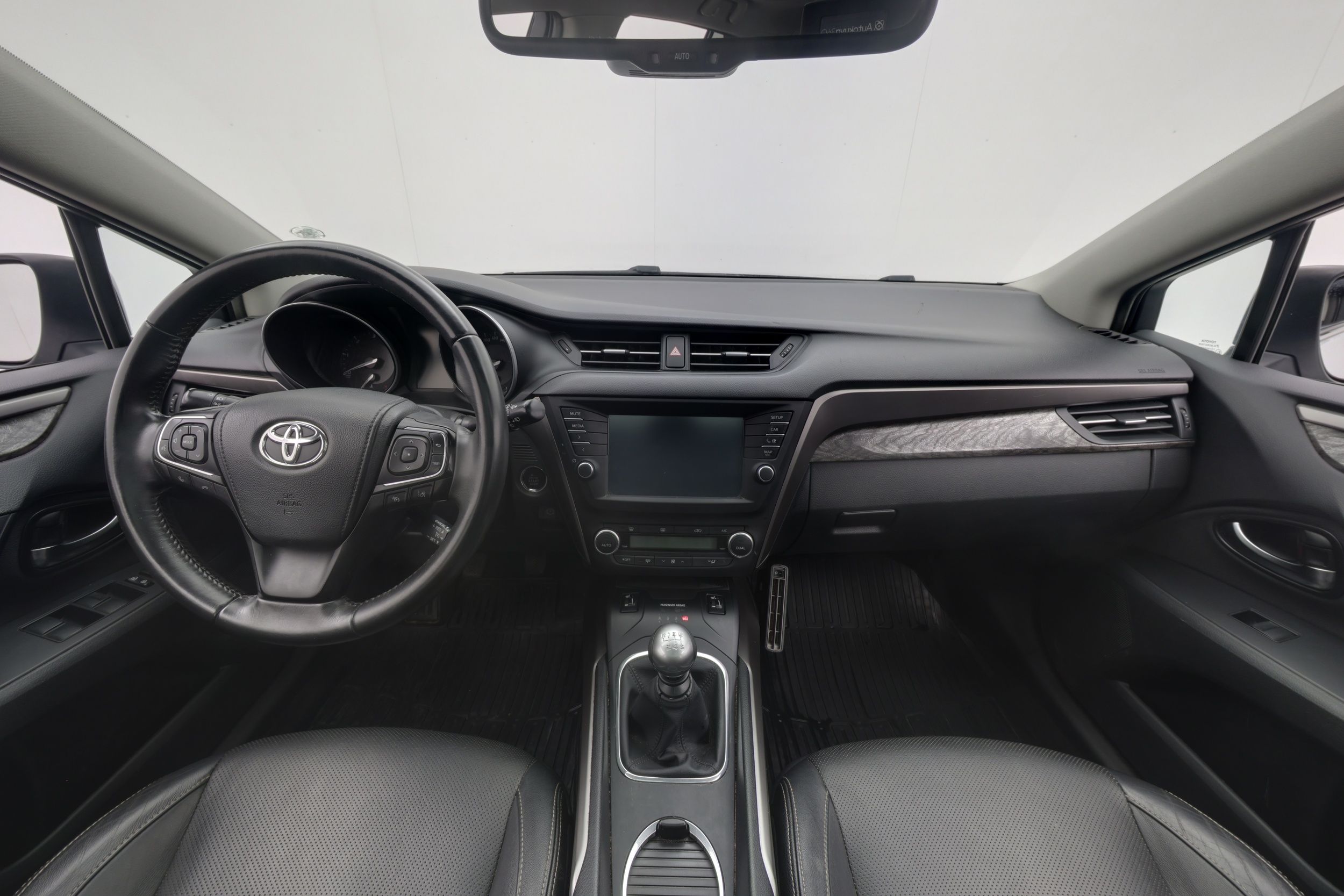 Toyota Avensis 2016