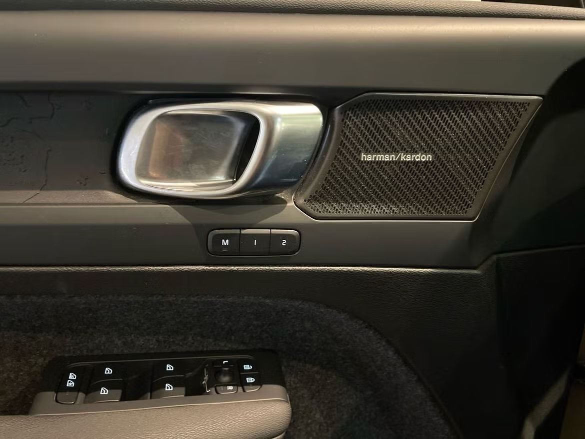 Volvo EX40 2025