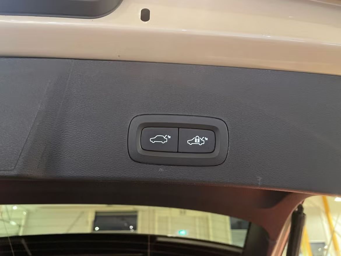Volvo EX40 2025