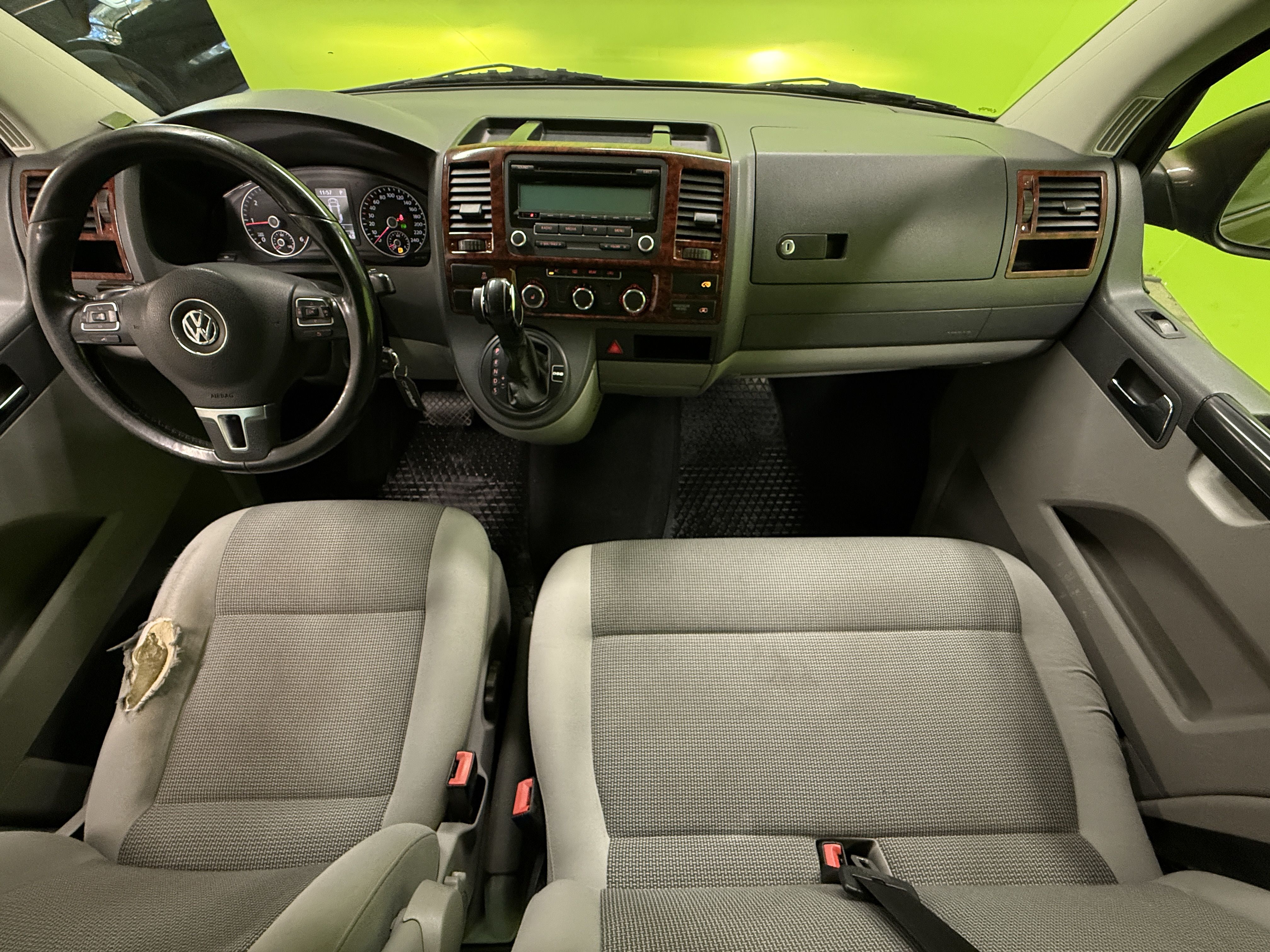 Volkswagen Caravelle 2011