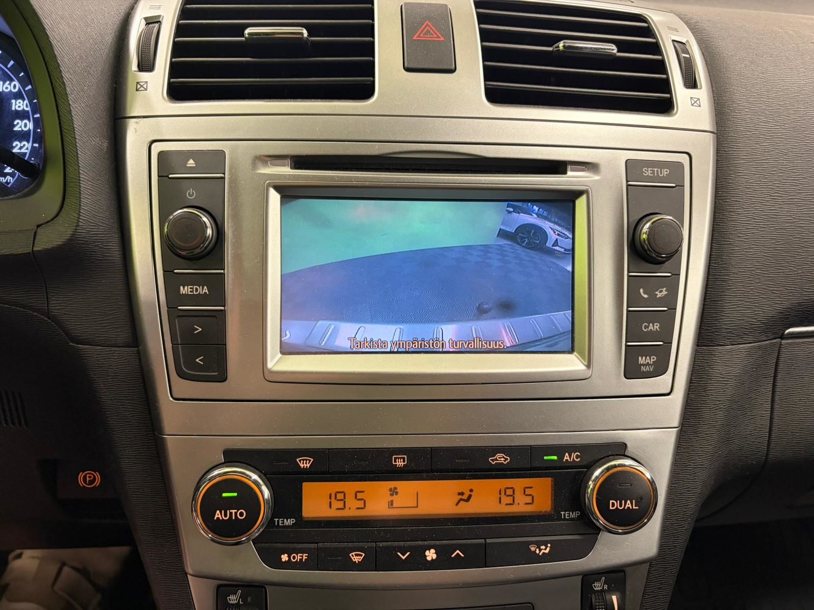 Toyota Avensis 2015