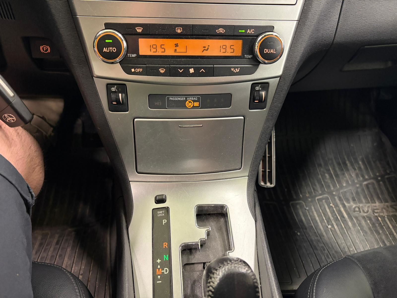 Toyota Avensis 2015