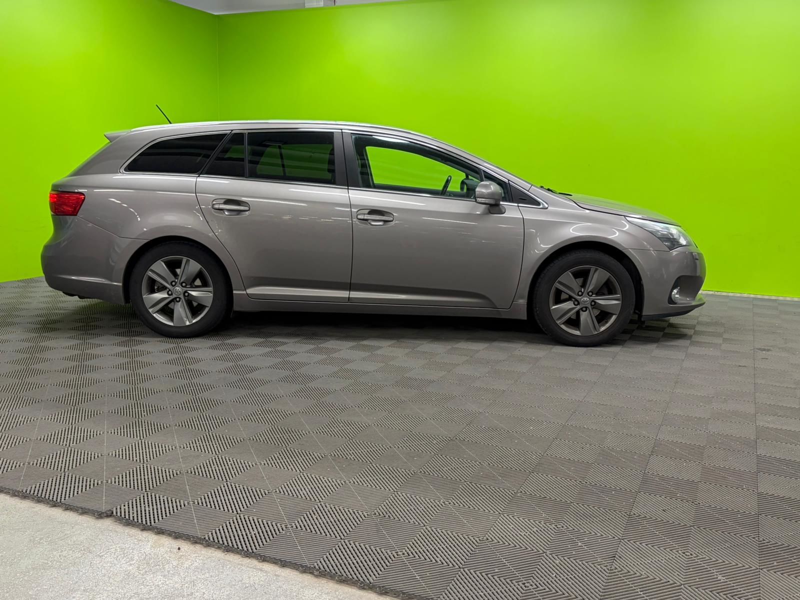 Toyota Avensis 2015