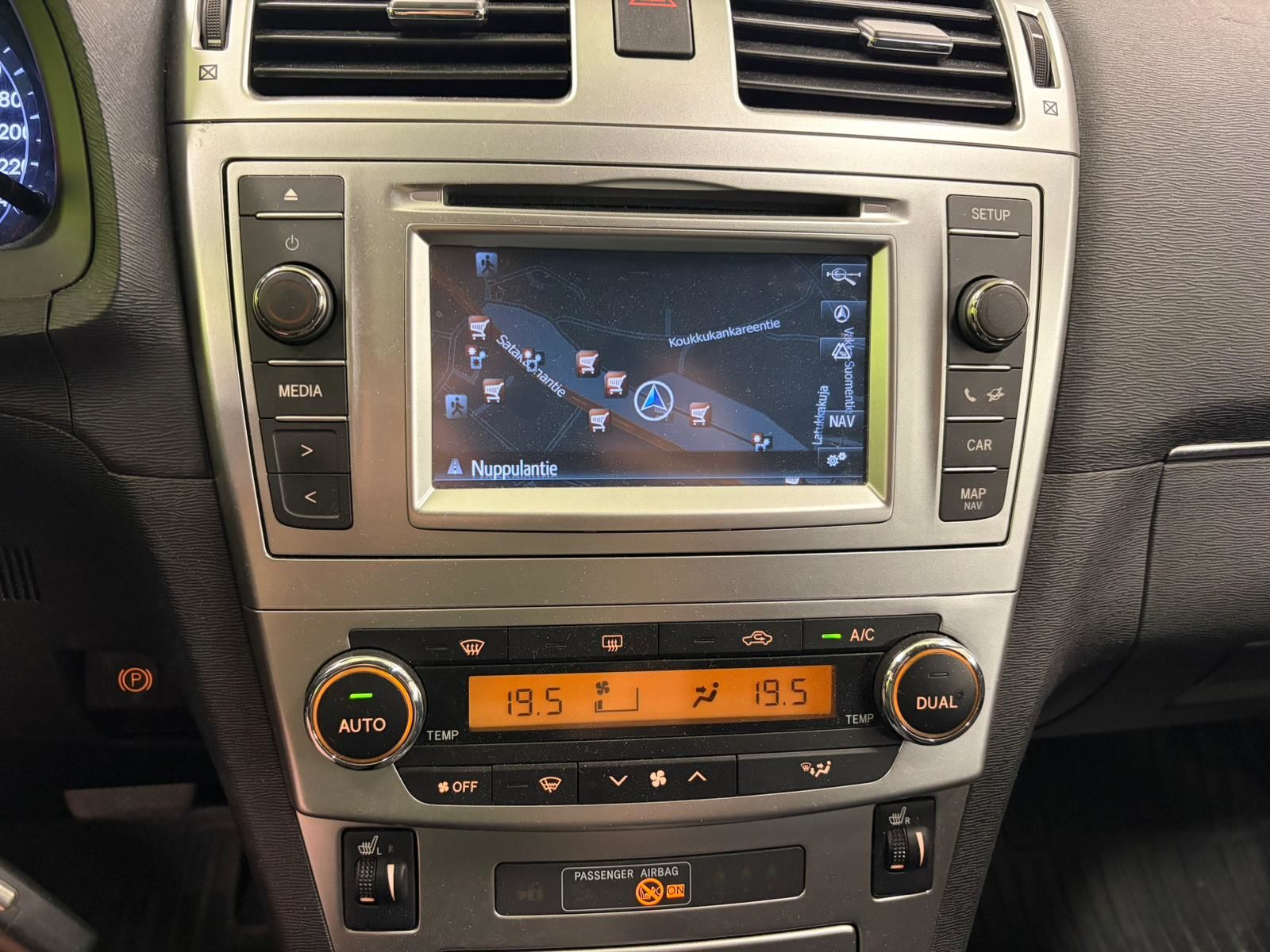 Toyota Avensis 2015
