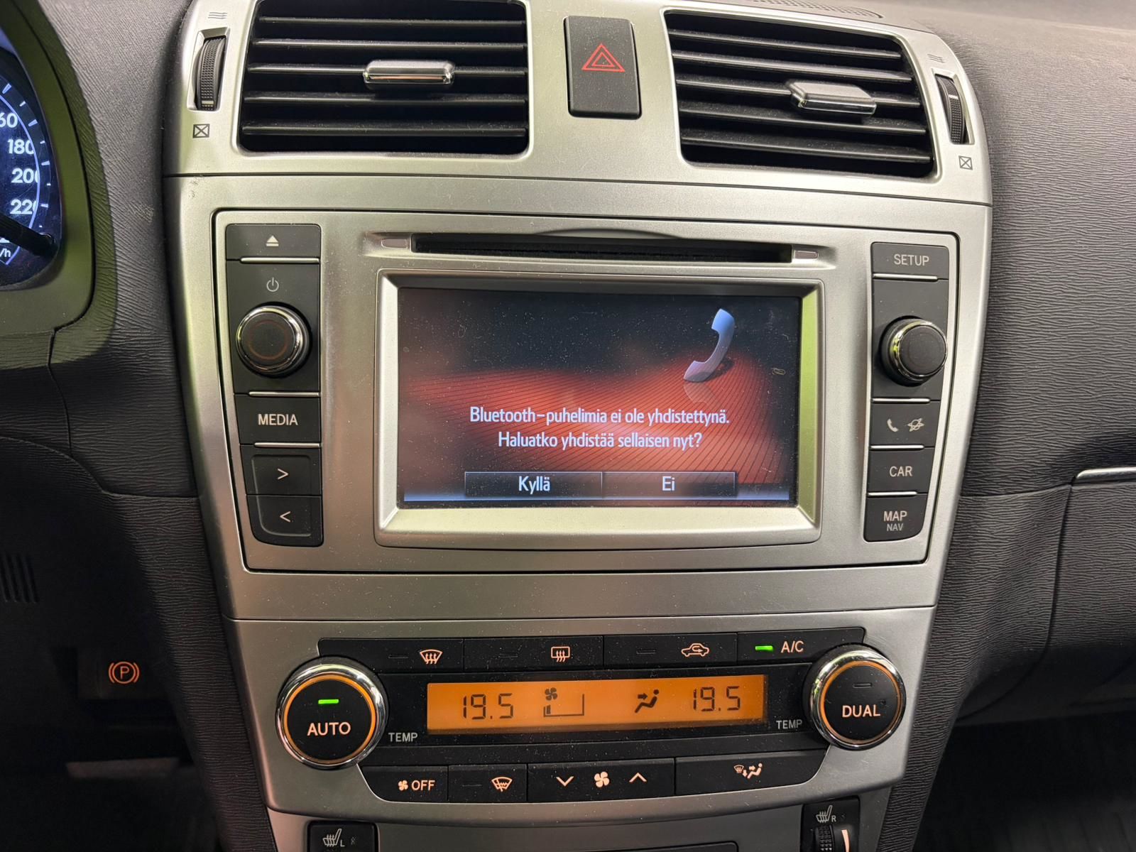 Toyota Avensis 2015