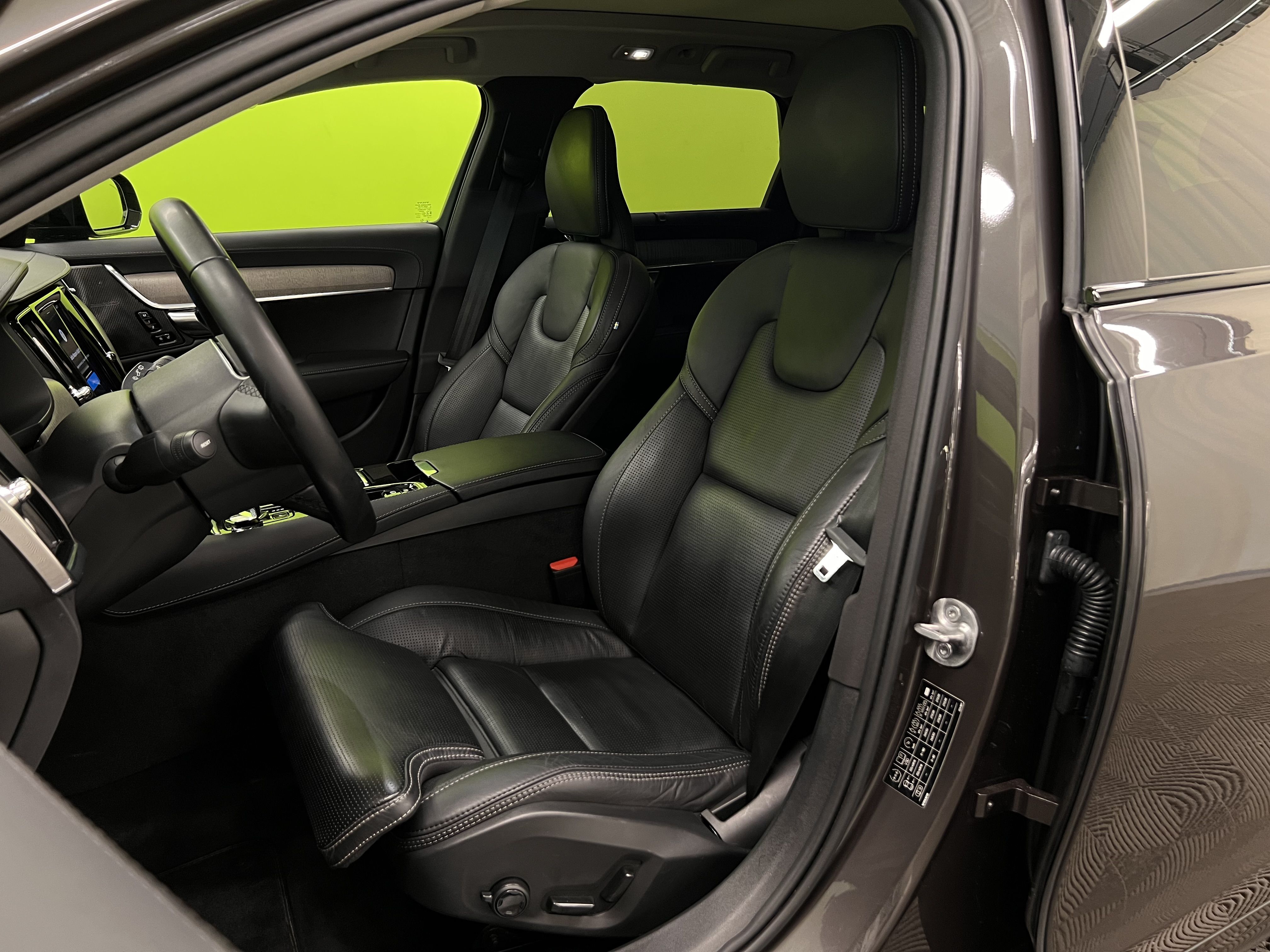 Volvo V90 2023