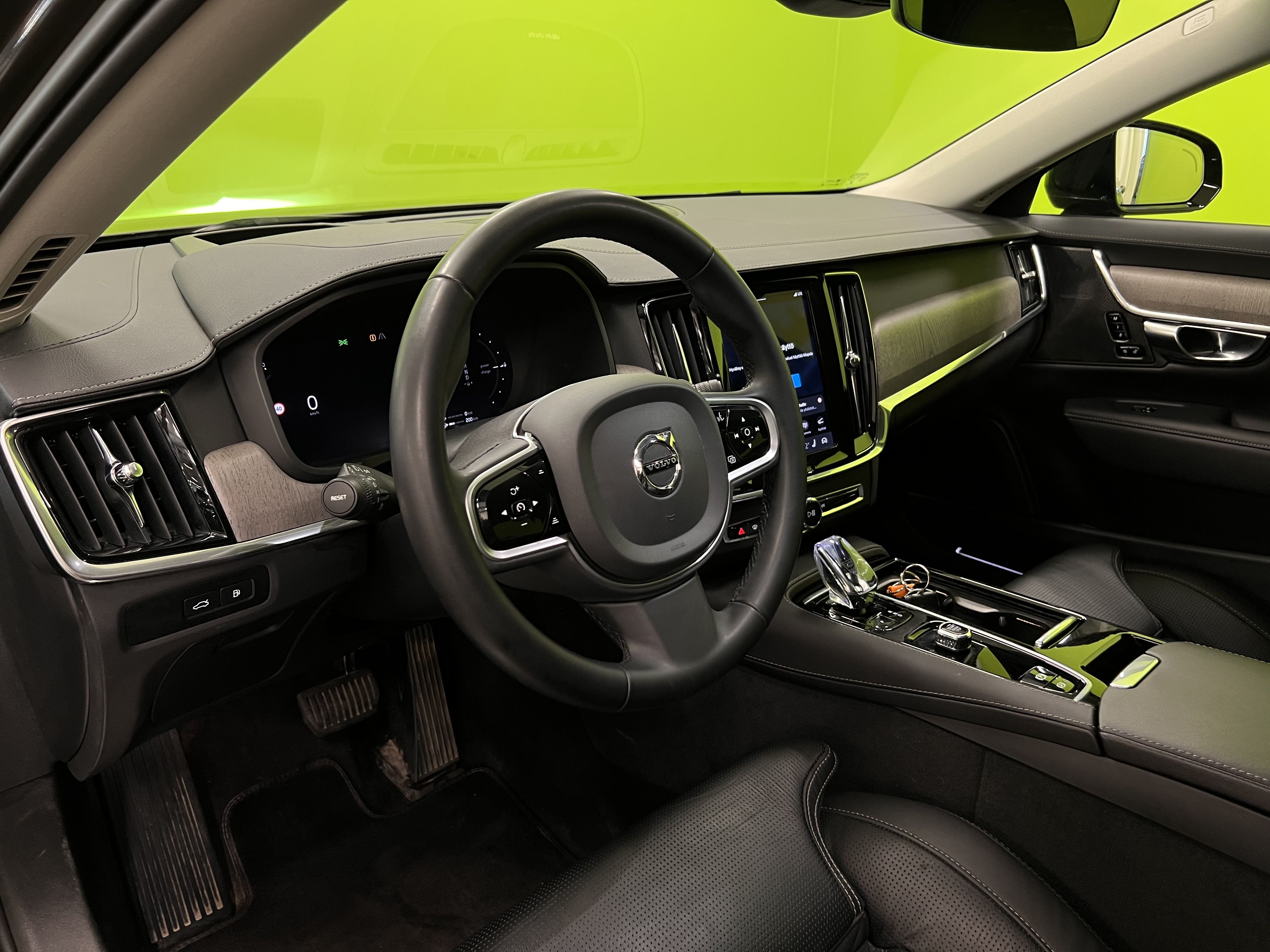 Volvo V90 2023