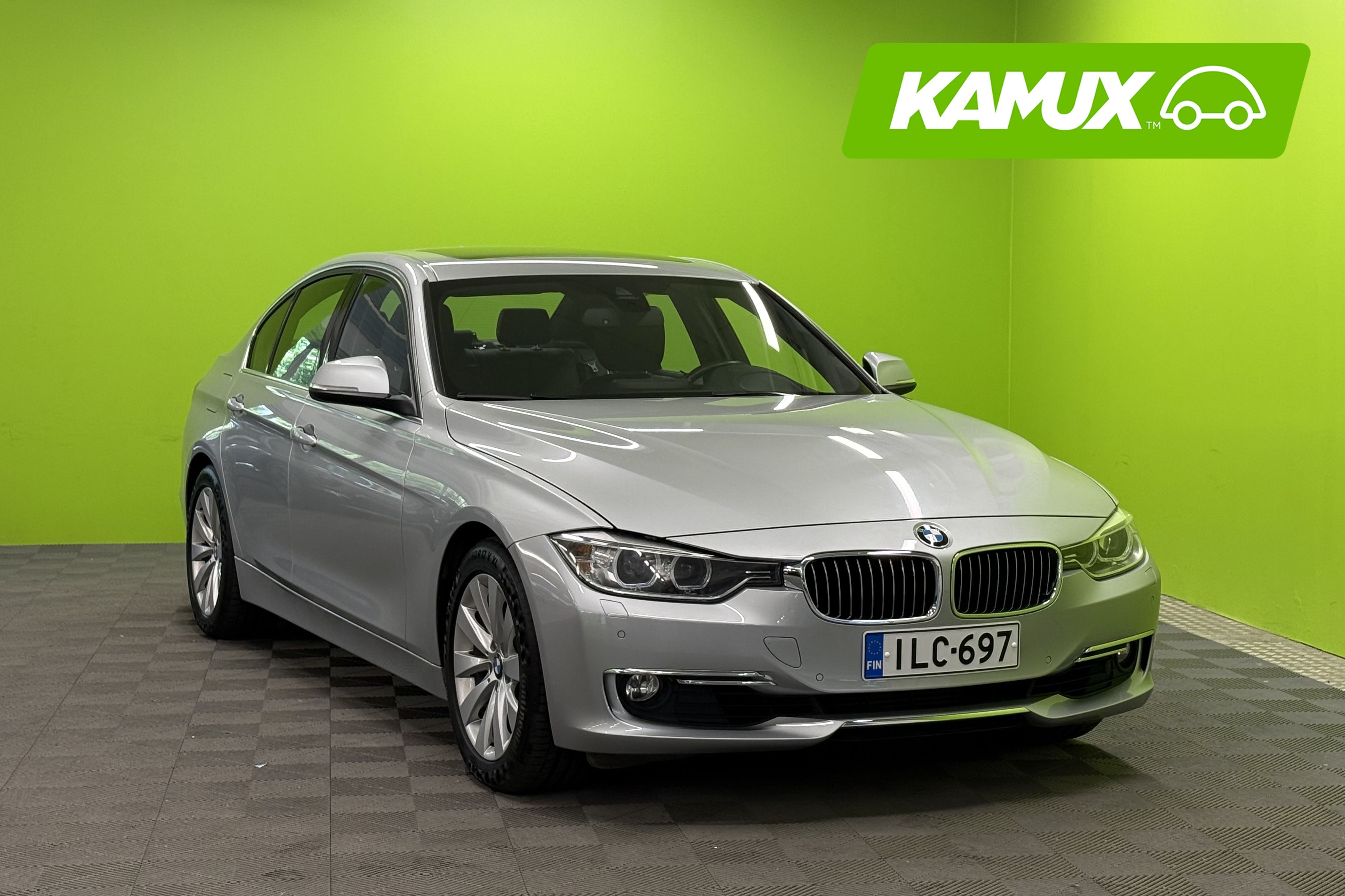 BMW 330 2013