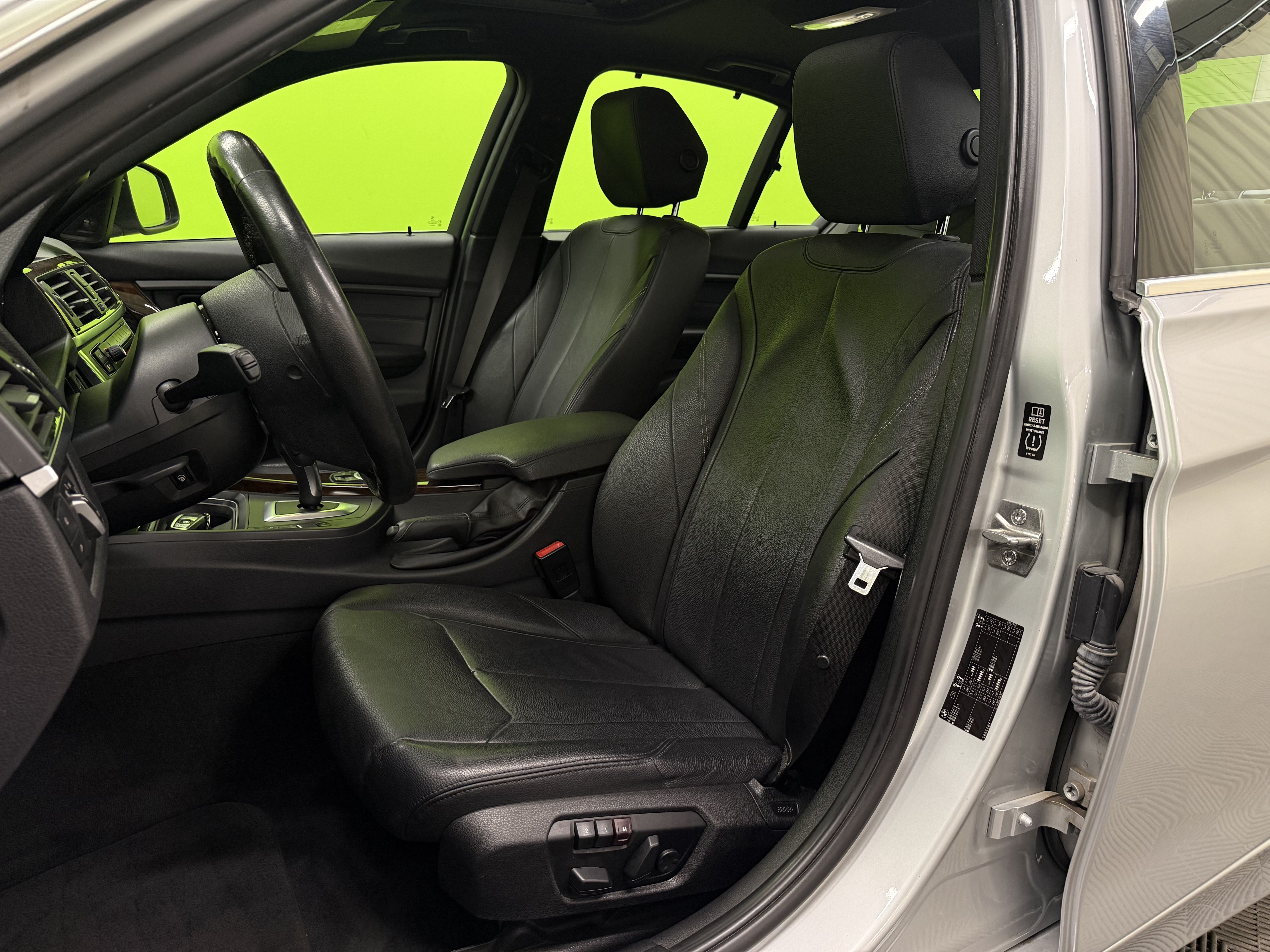 BMW 330 2013