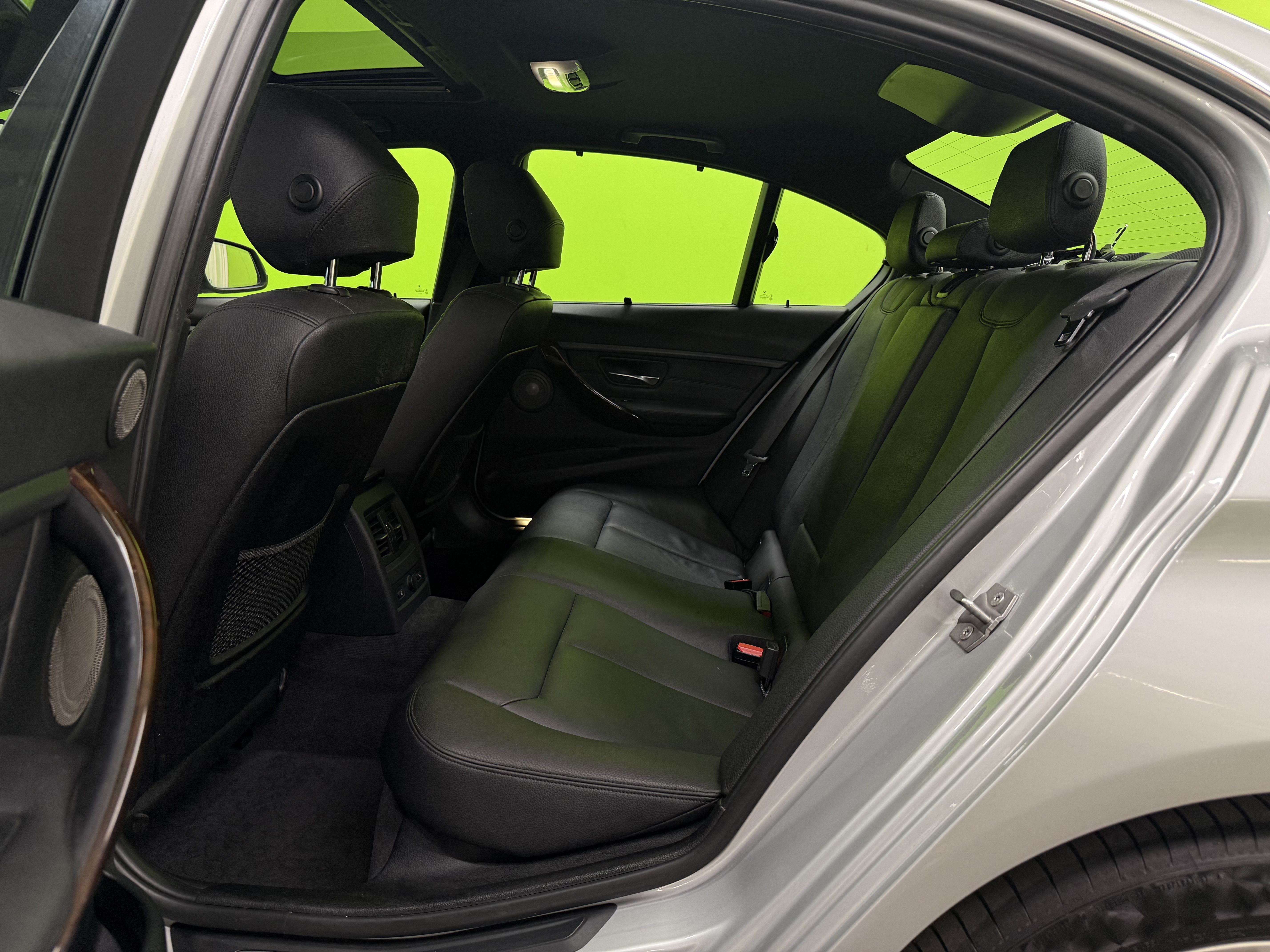 BMW 330 2013