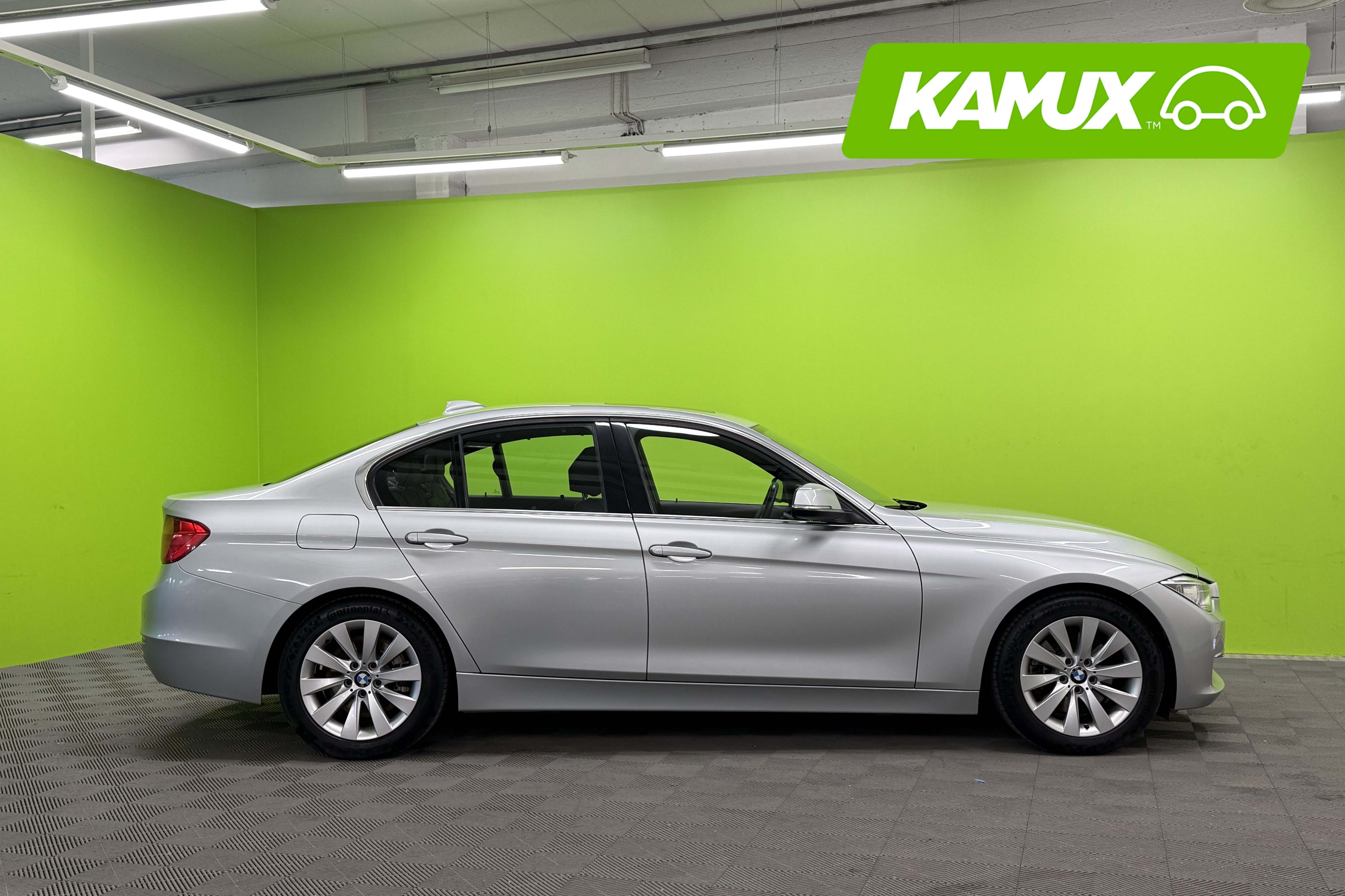 BMW 330 2013