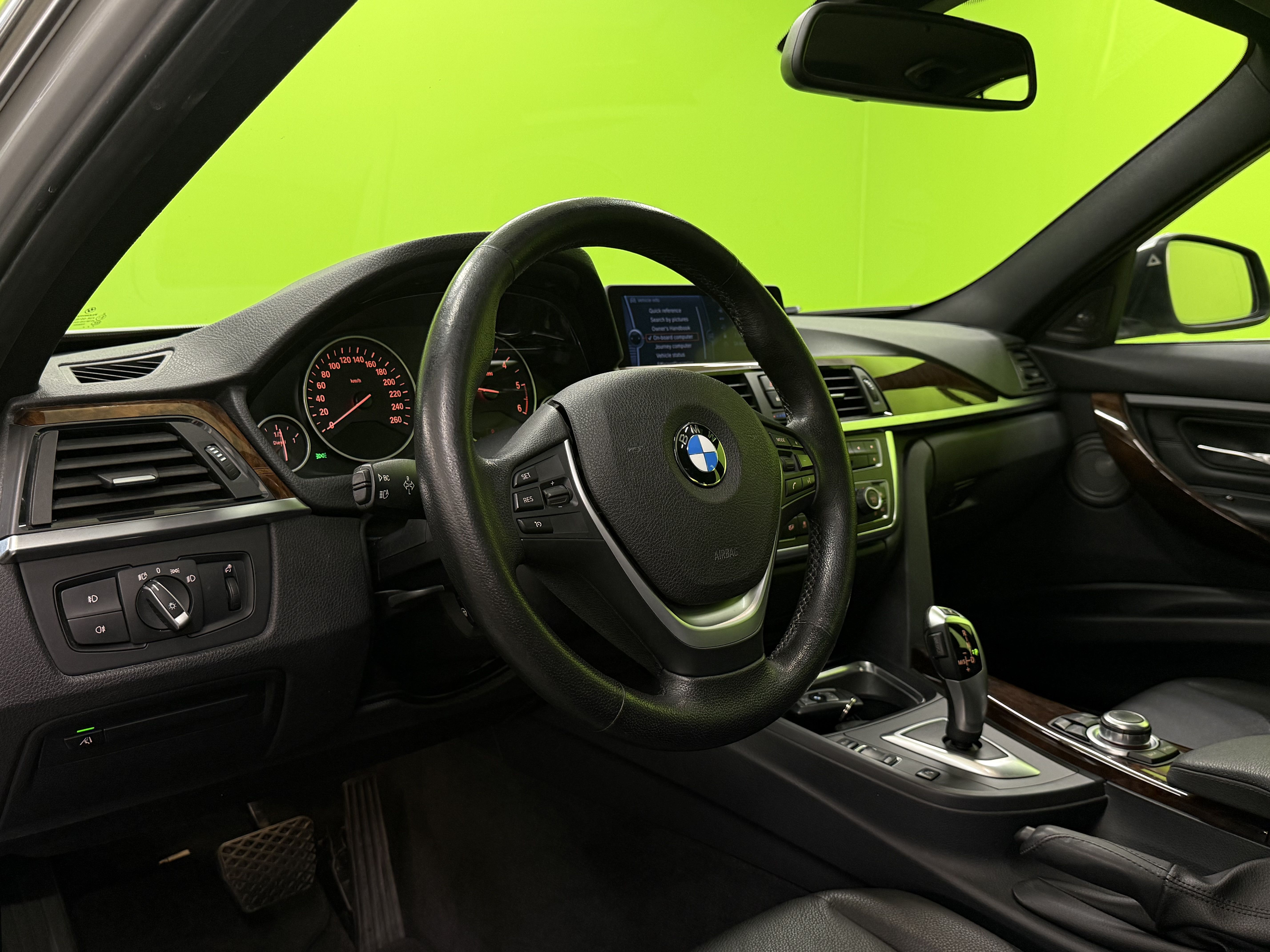 BMW 330 2013