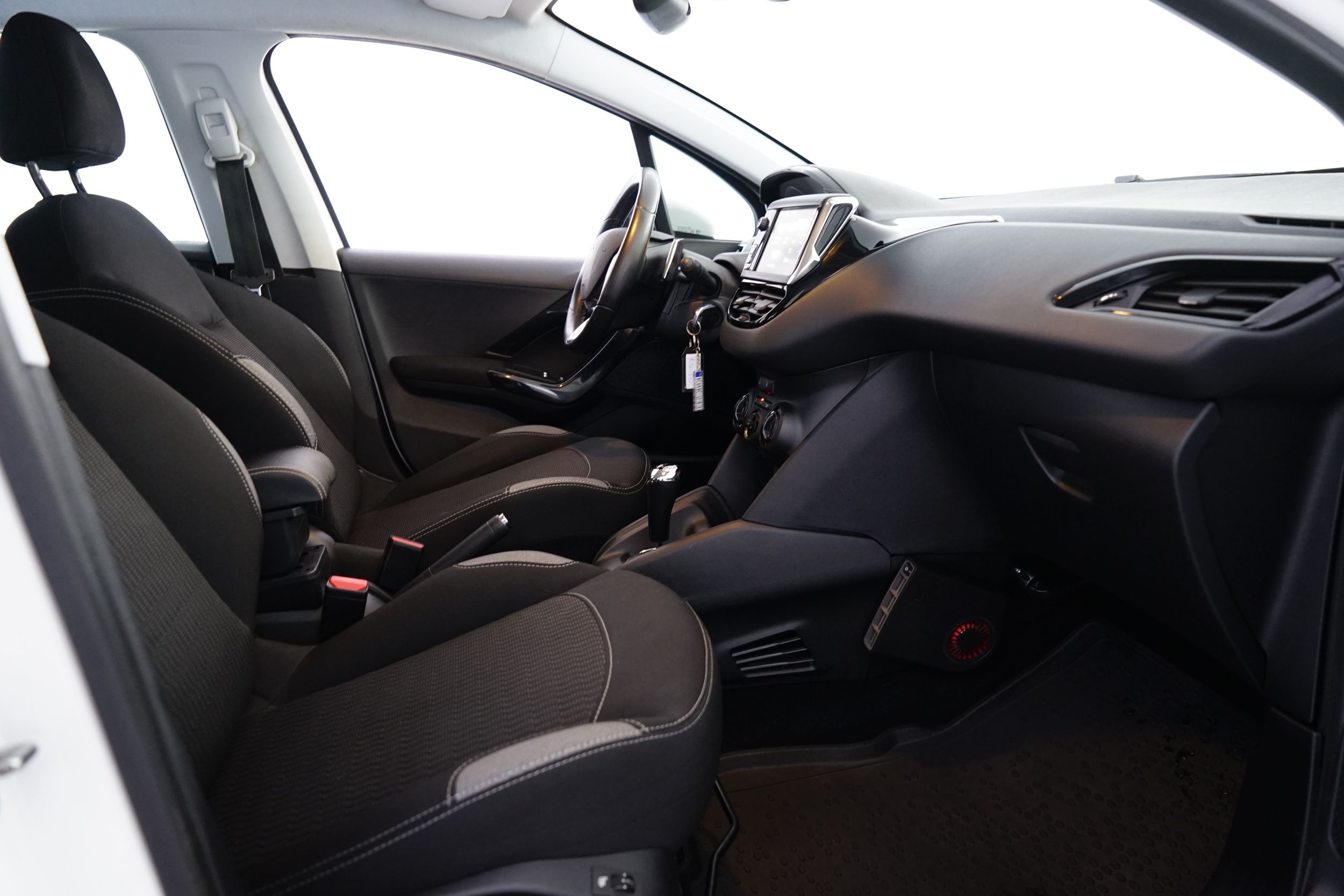 Peugeot 208 2016