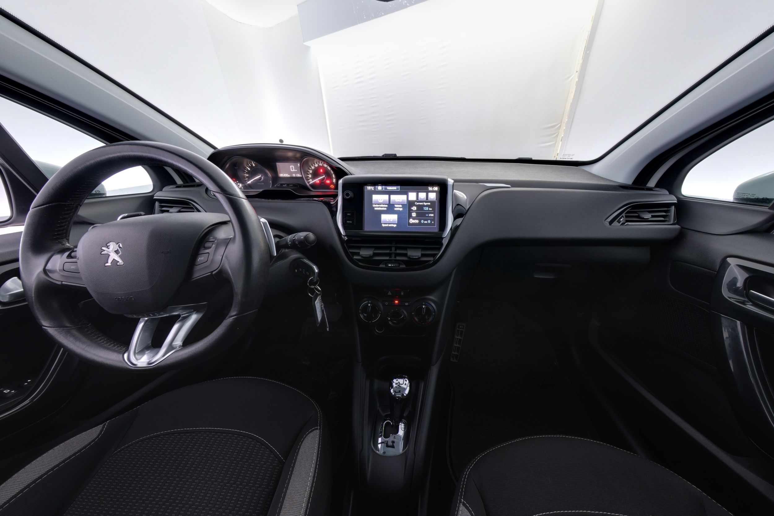 Peugeot 208 2016