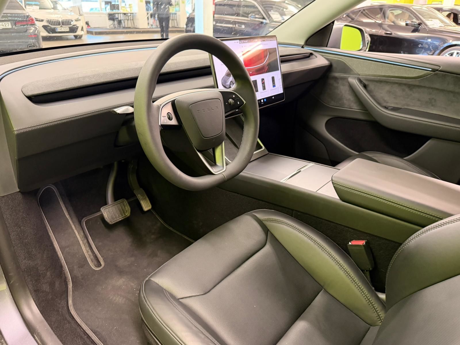 Tesla Model Y 2025